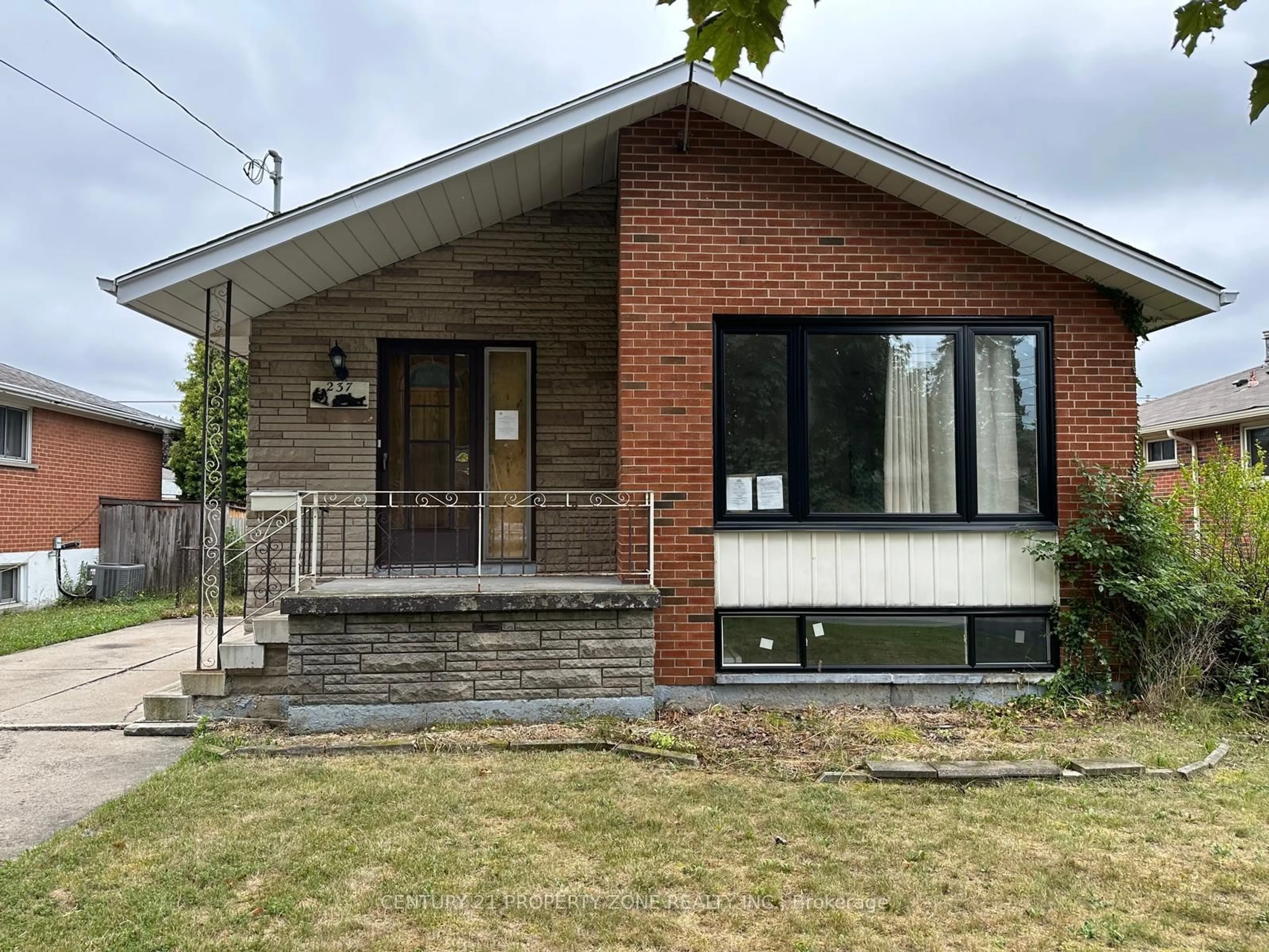 Home with brick exterior material, street for 237 Fernwood Cres, Hamilton Ontario L8T 3L7