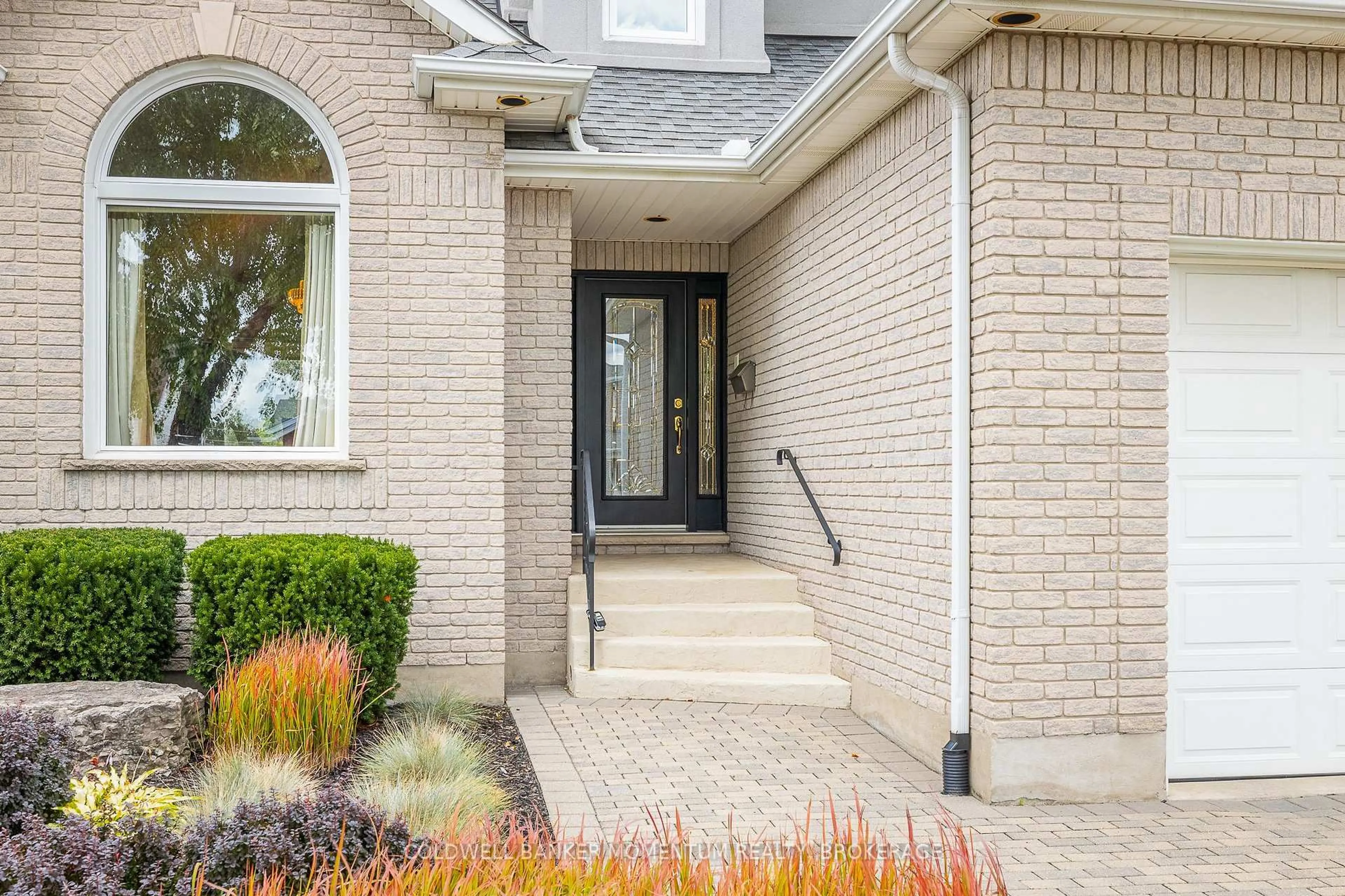 Home with brick exterior material, street for 13 WILLOW Crt, Thorold Ontario L2V 4Z8