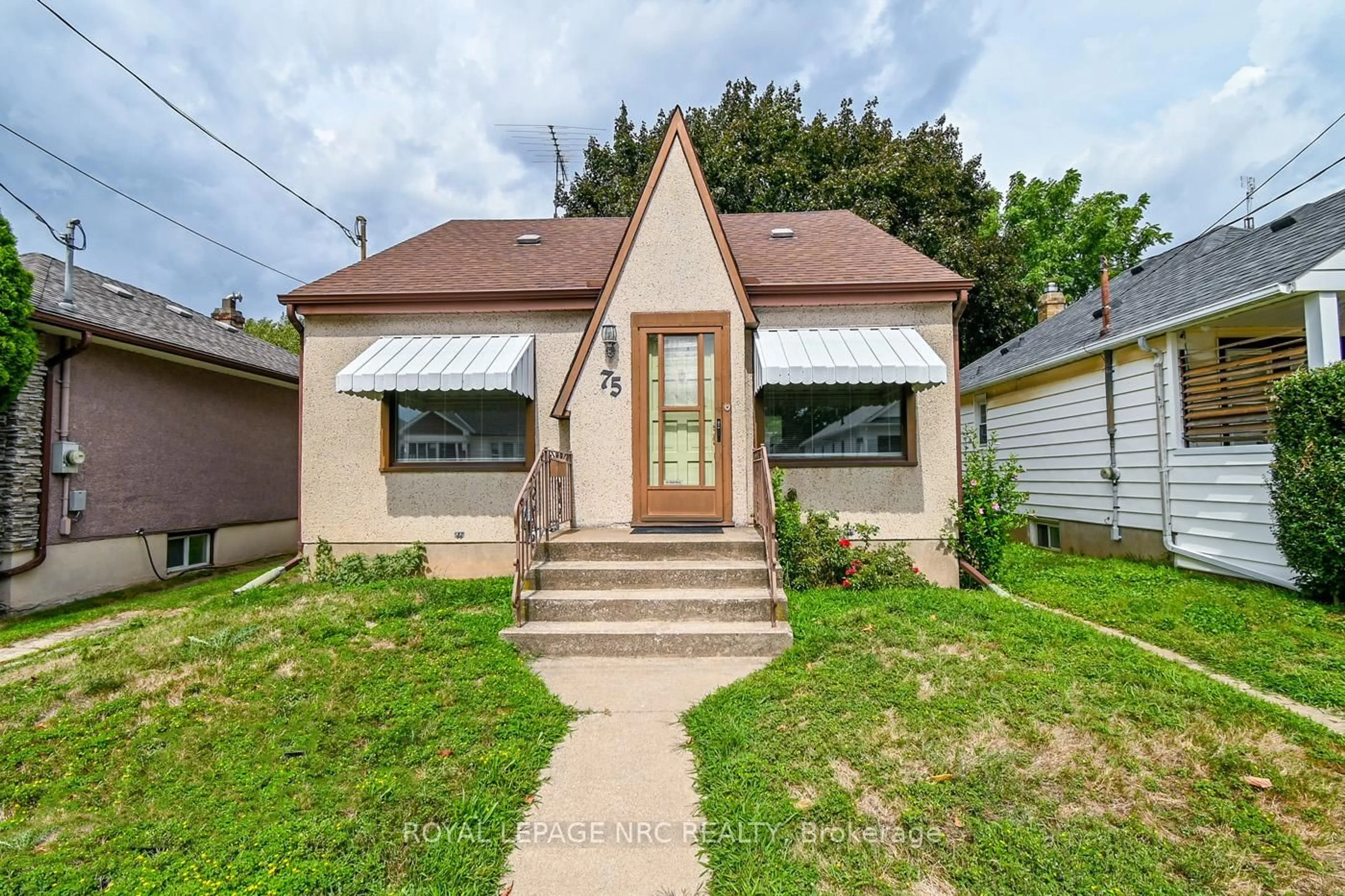Home with brick exterior material, street for 75 Vale Ave, St. Catharines Ontario L2R 1T5