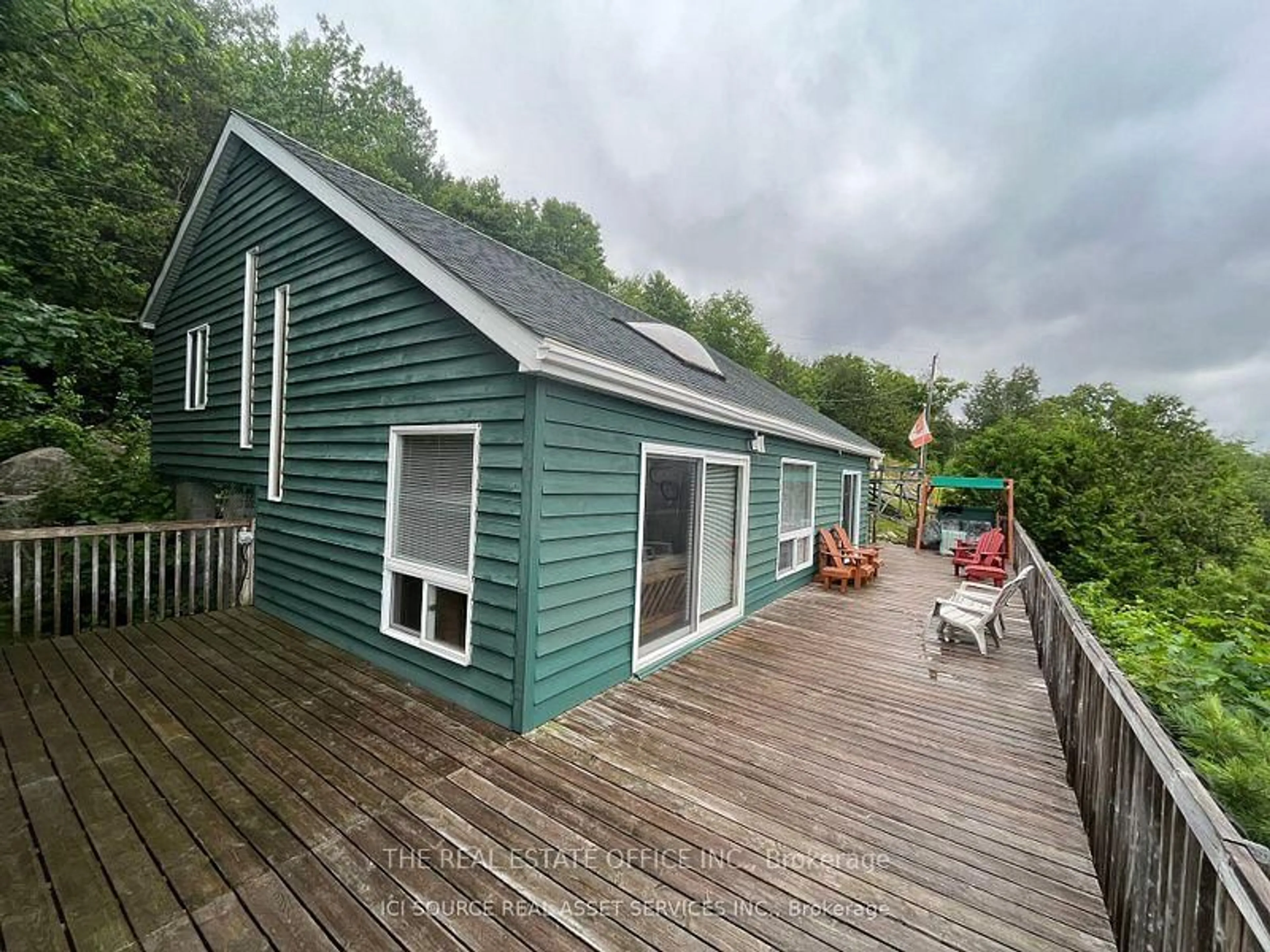 A pic from outside/outdoor area/front of a property/back of a property/a pic from drone, unknown for 12 Island M, Muskoka Lakes Ontario P0B 1M0