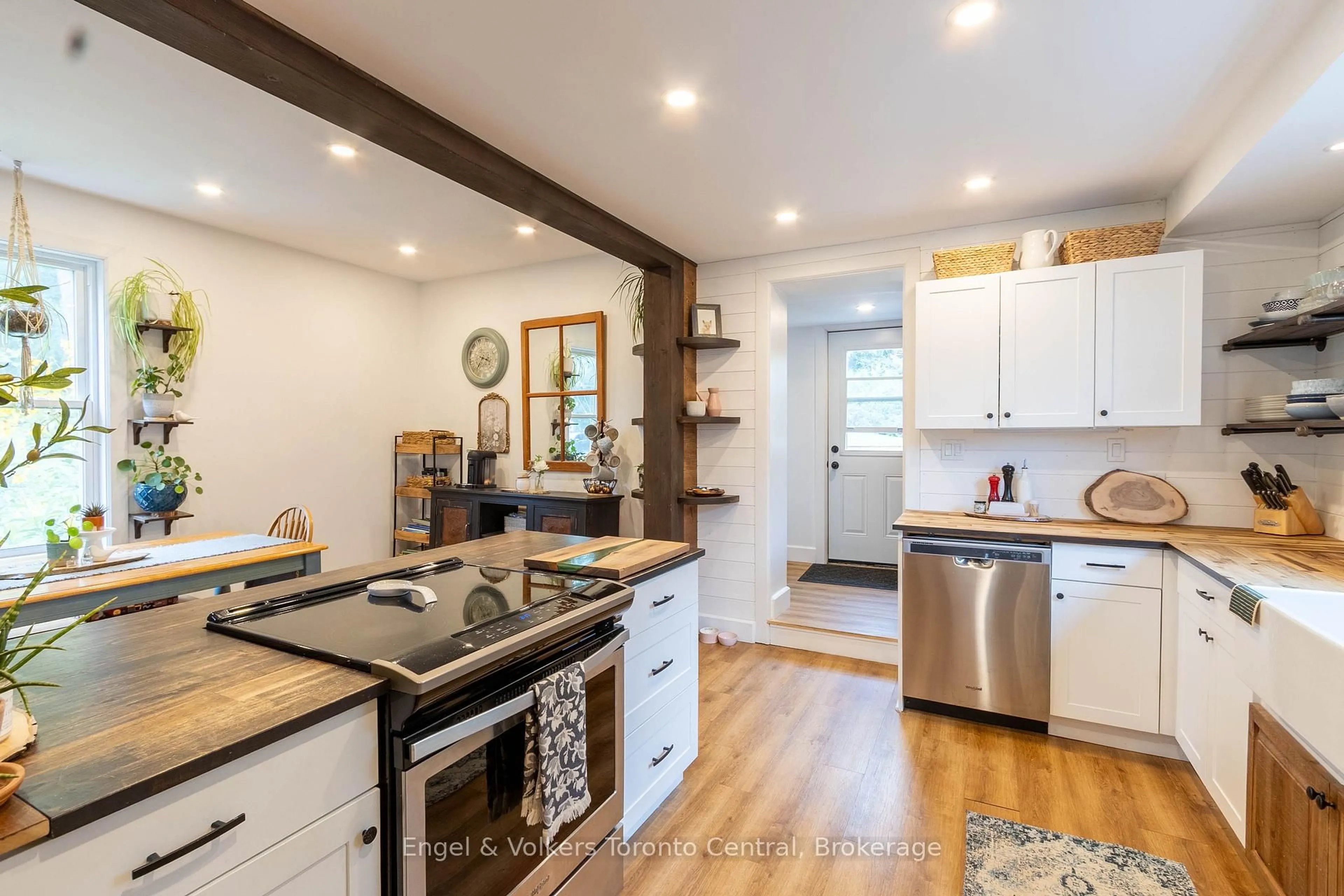 Open concept kitchen, unknown for 67 Ontario St, Bracebridge Ontario P1L 2A3
