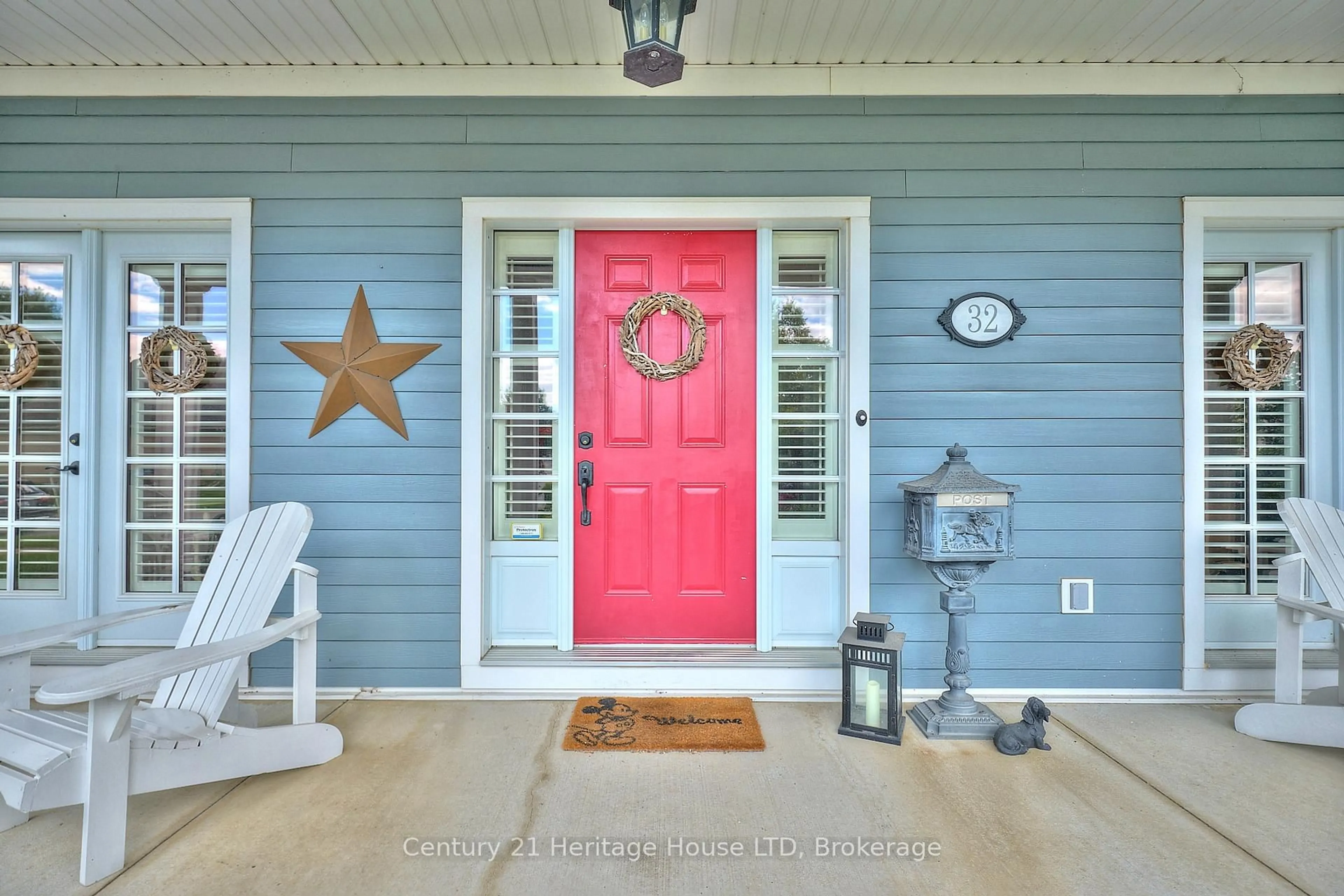 Indoor entryway for 32 Sunrise Crt, Fort Erie Ontario L0S 1N0
