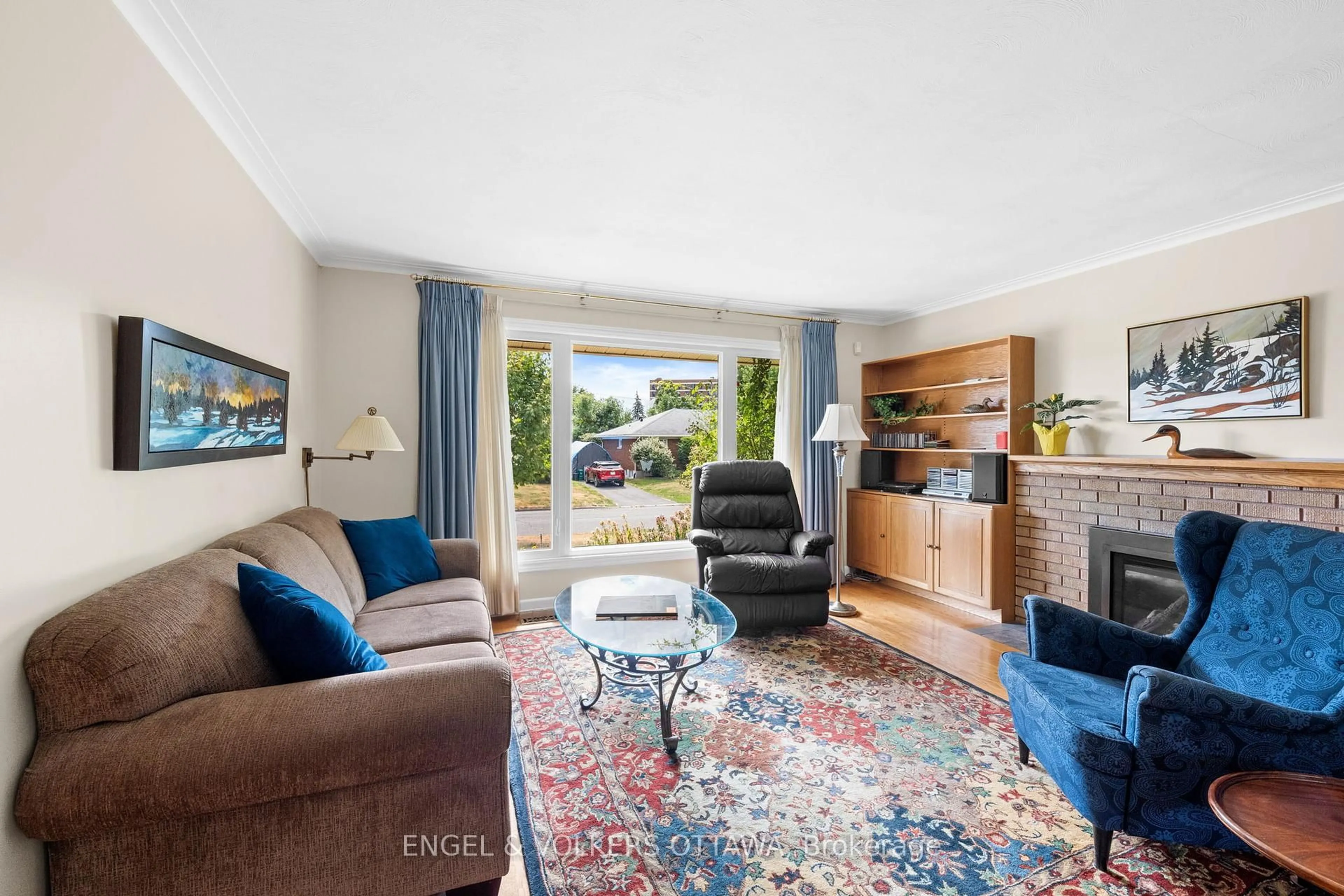 Living room with furniture, unknown for 1815 Paisley Ave, Ottawa Ontario K2C 1A7