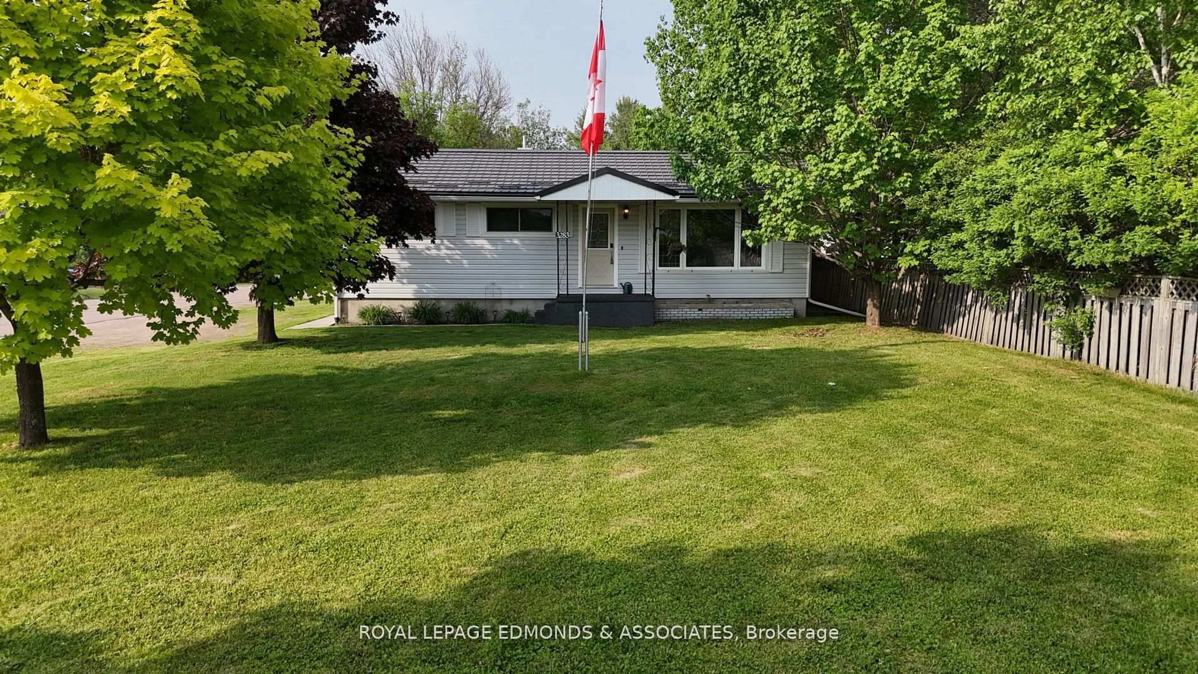 A pic from outside/outdoor area/front of a property/back of a property/a pic from drone, street for 3283 Petawawa Blvd, Petawawa Ontario K8H 1X8