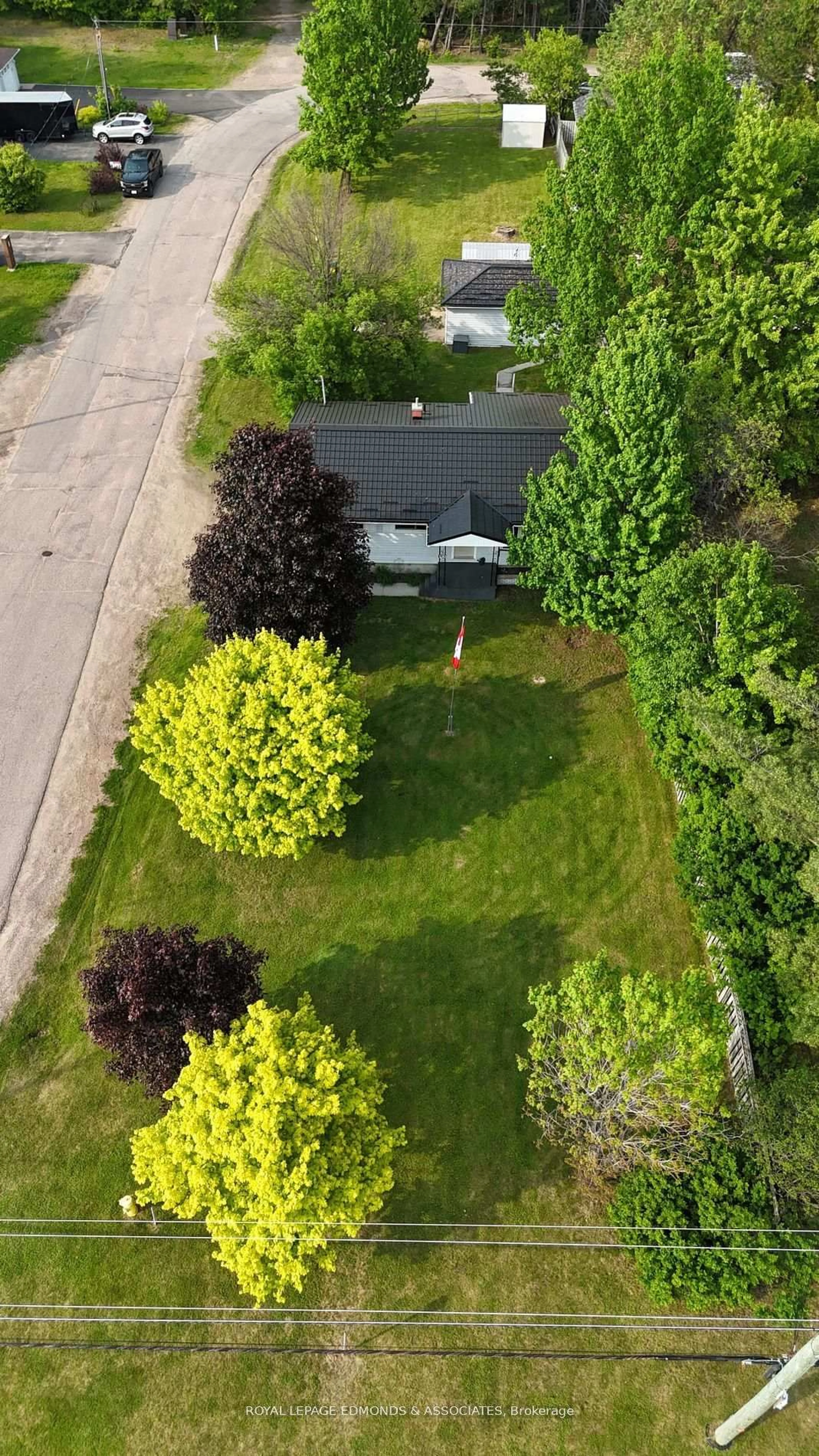 A pic from outside/outdoor area/front of a property/back of a property/a pic from drone, street for 3283 Petawawa Blvd, Petawawa Ontario K8H 1X8