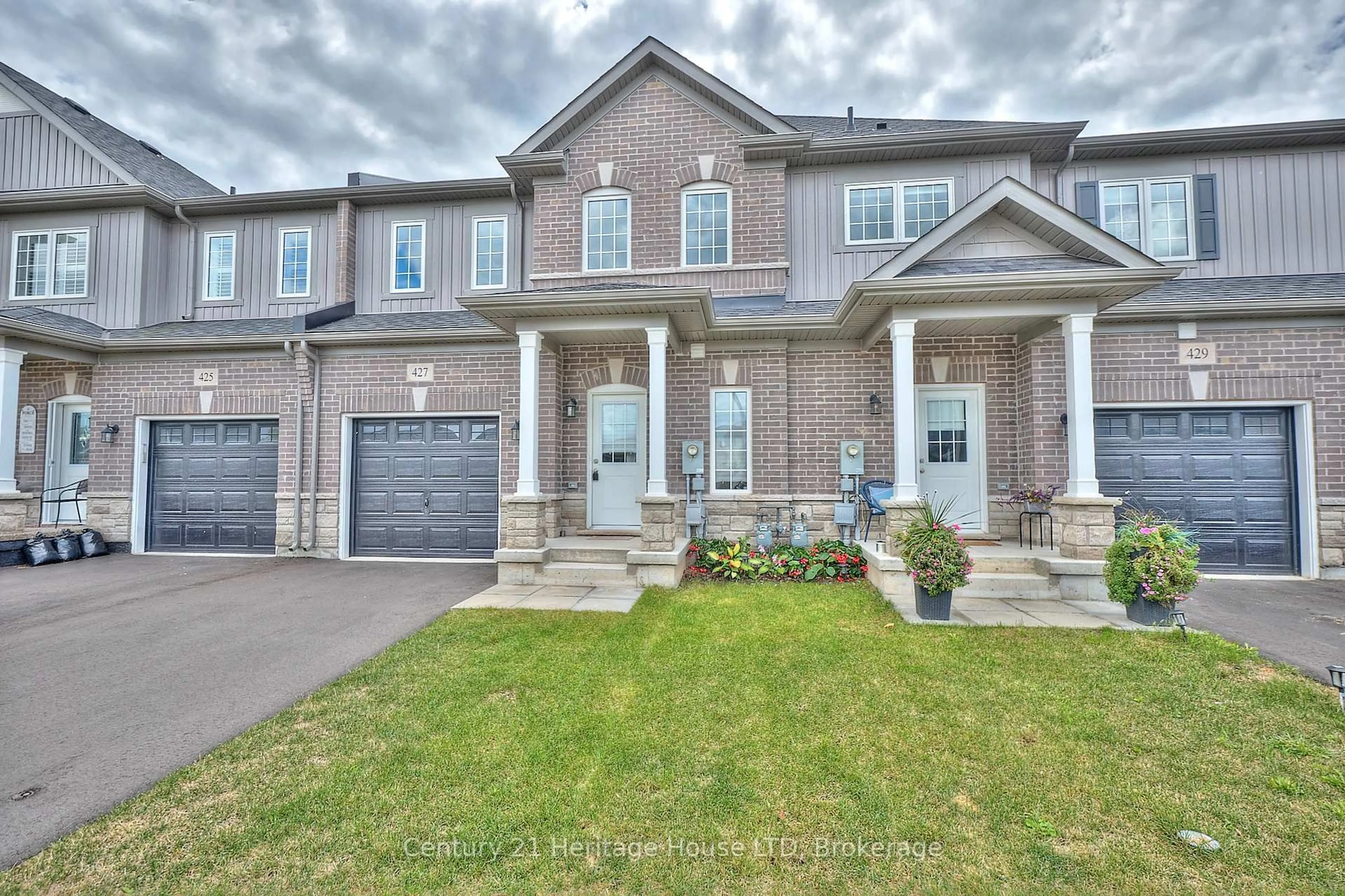 Home with brick exterior material, street for 427 Williams Cres, Fort Erie Ontario L2A 4P6