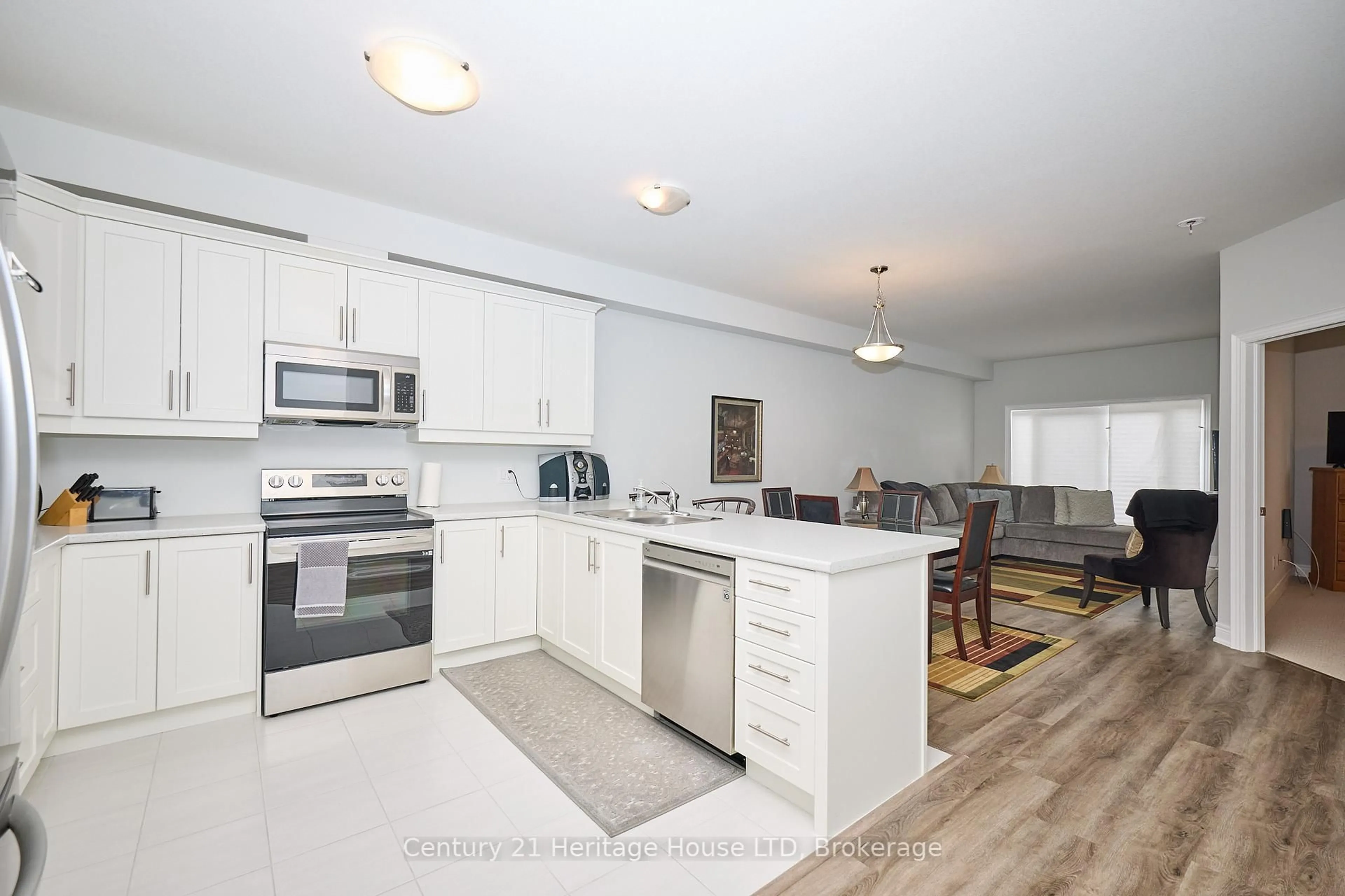 Open concept kitchen, unknown for 427 Williams Cres, Fort Erie Ontario L2A 4P6