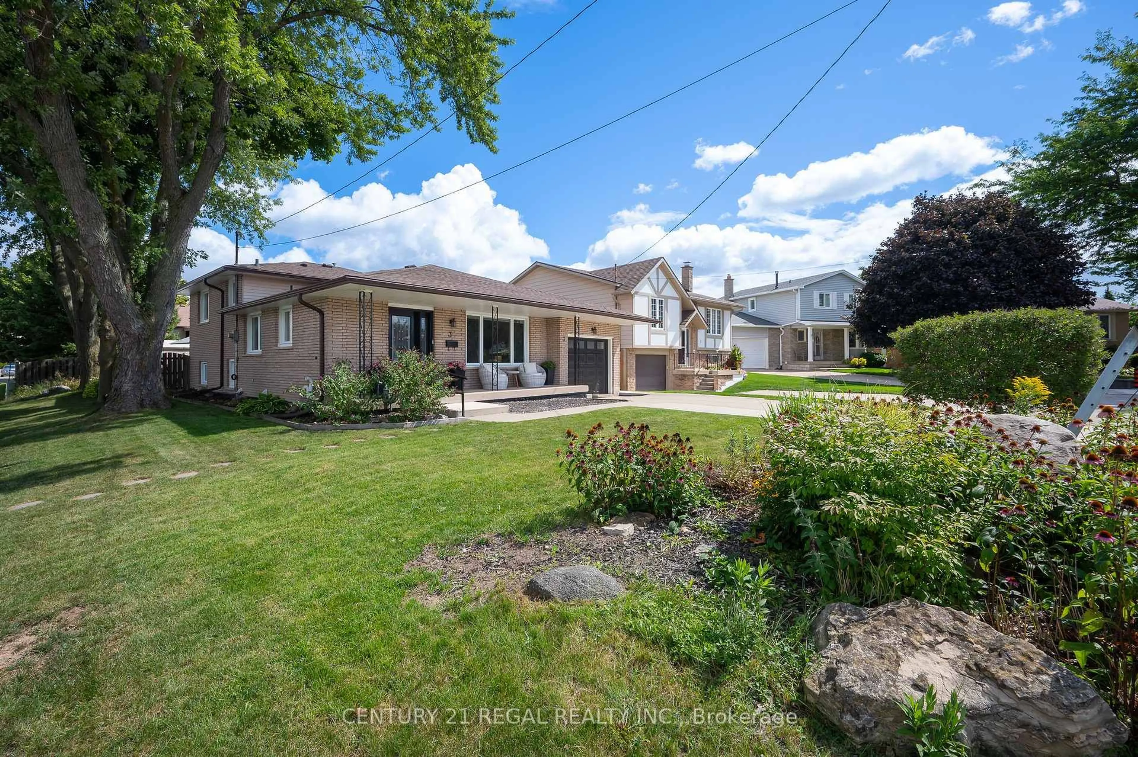 Patio, street for 3 Mentino Crt, Hamilton Ontario L8W 1Z5