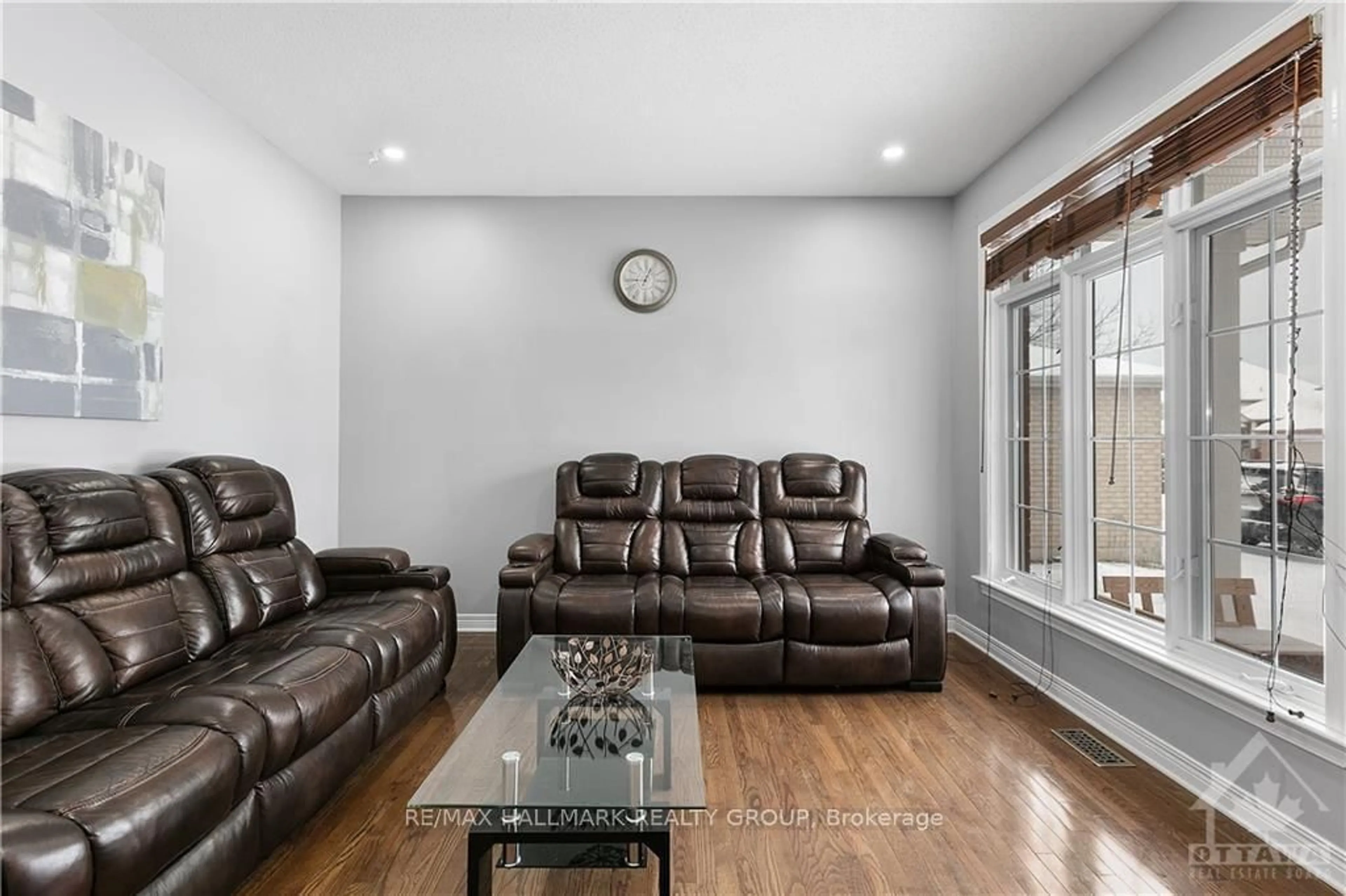 Living room with furniture, unknown for 4464 Shoreline Dr, Ottawa Ontario K1V 1R7