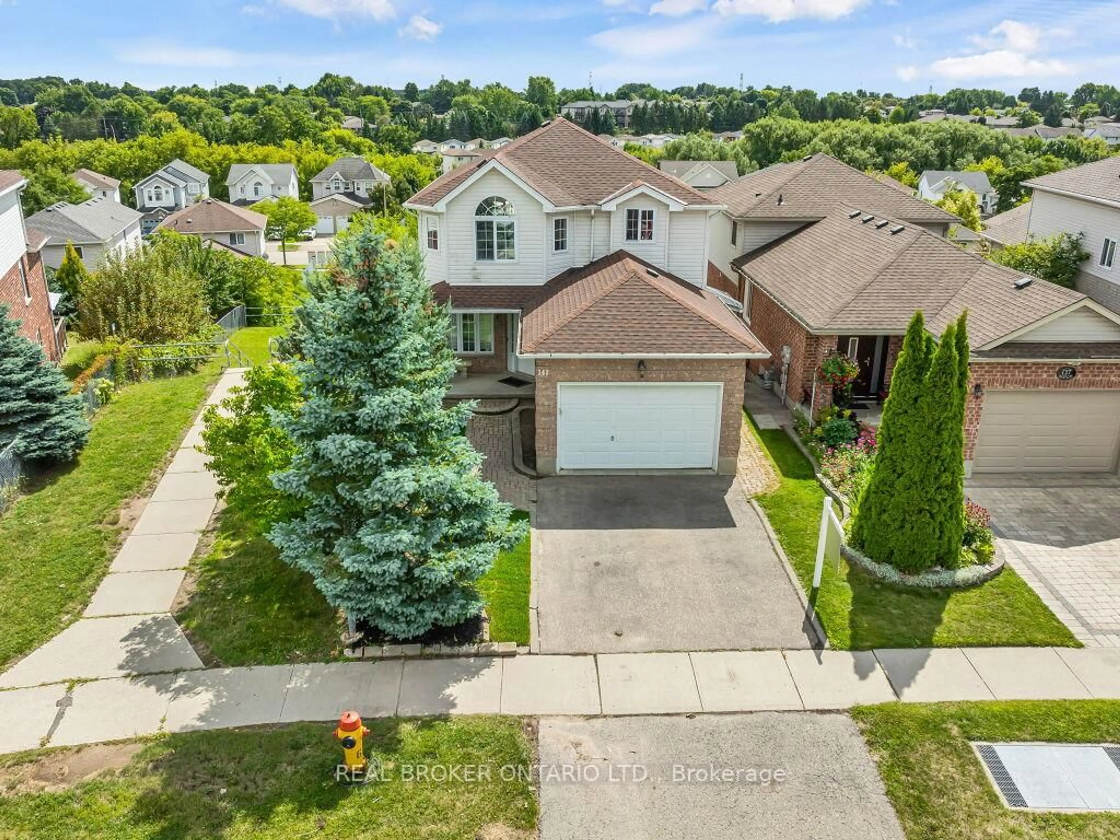 A pic from outside/outdoor area/front of a property/back of a property/a pic from drone, street for 141 Hollyridge Cres, Kitchener Ontario N2N 3L9