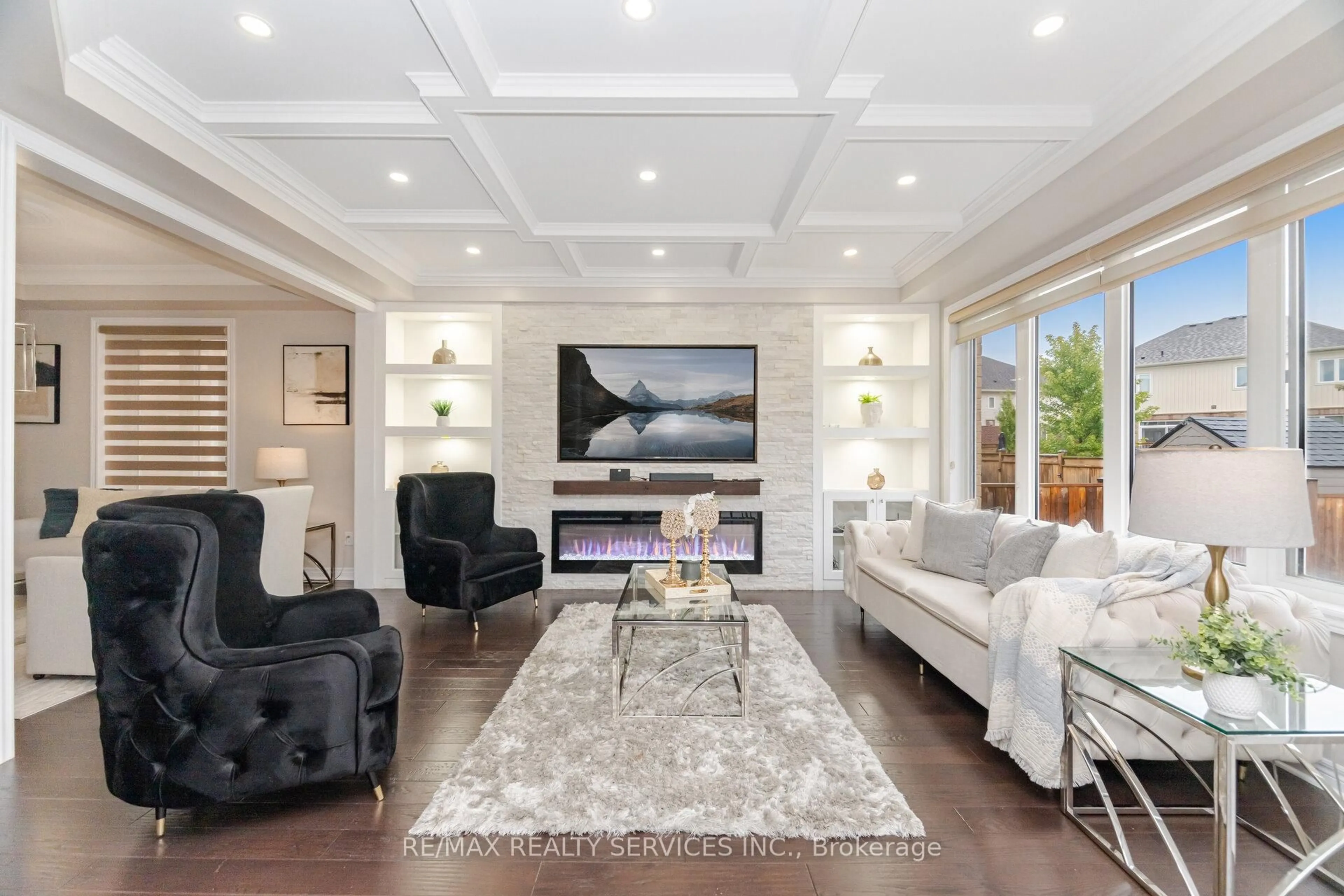 Living room with furniture, unknown for 30 Oldham Ave, Brant Ontario N3L 0H2