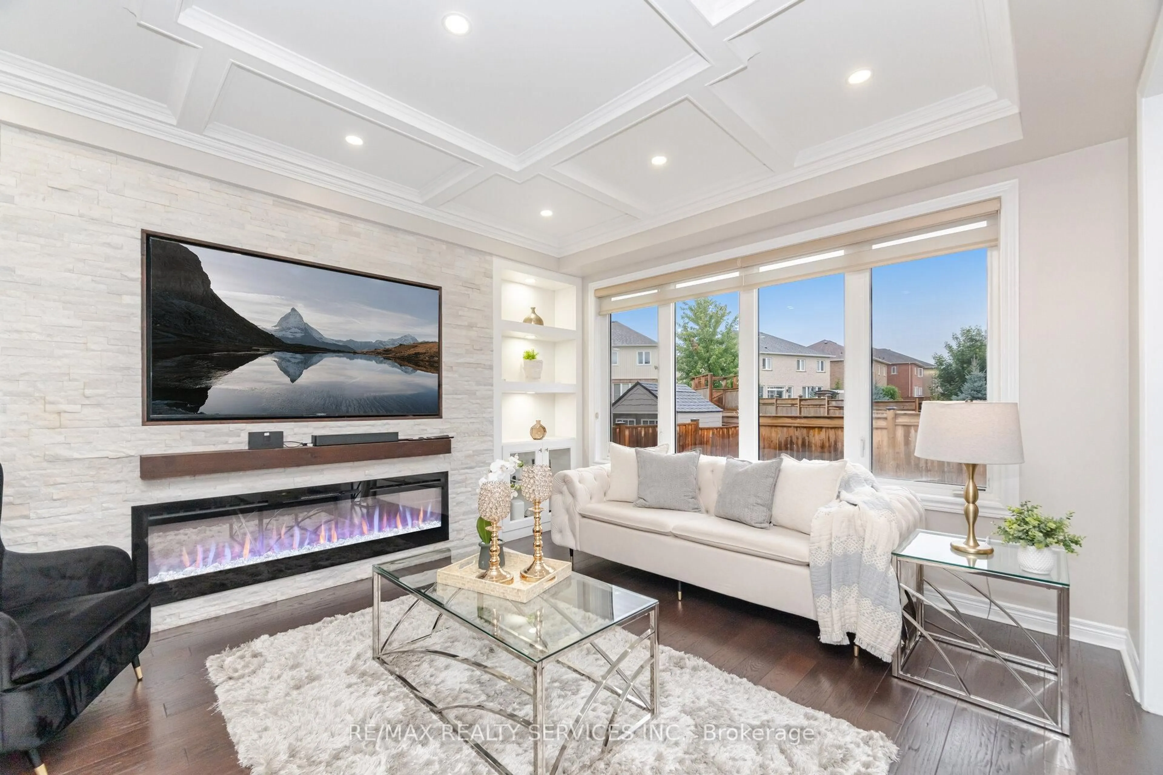 Living room with furniture, unknown for 30 Oldham Ave, Brant Ontario N3L 0H2