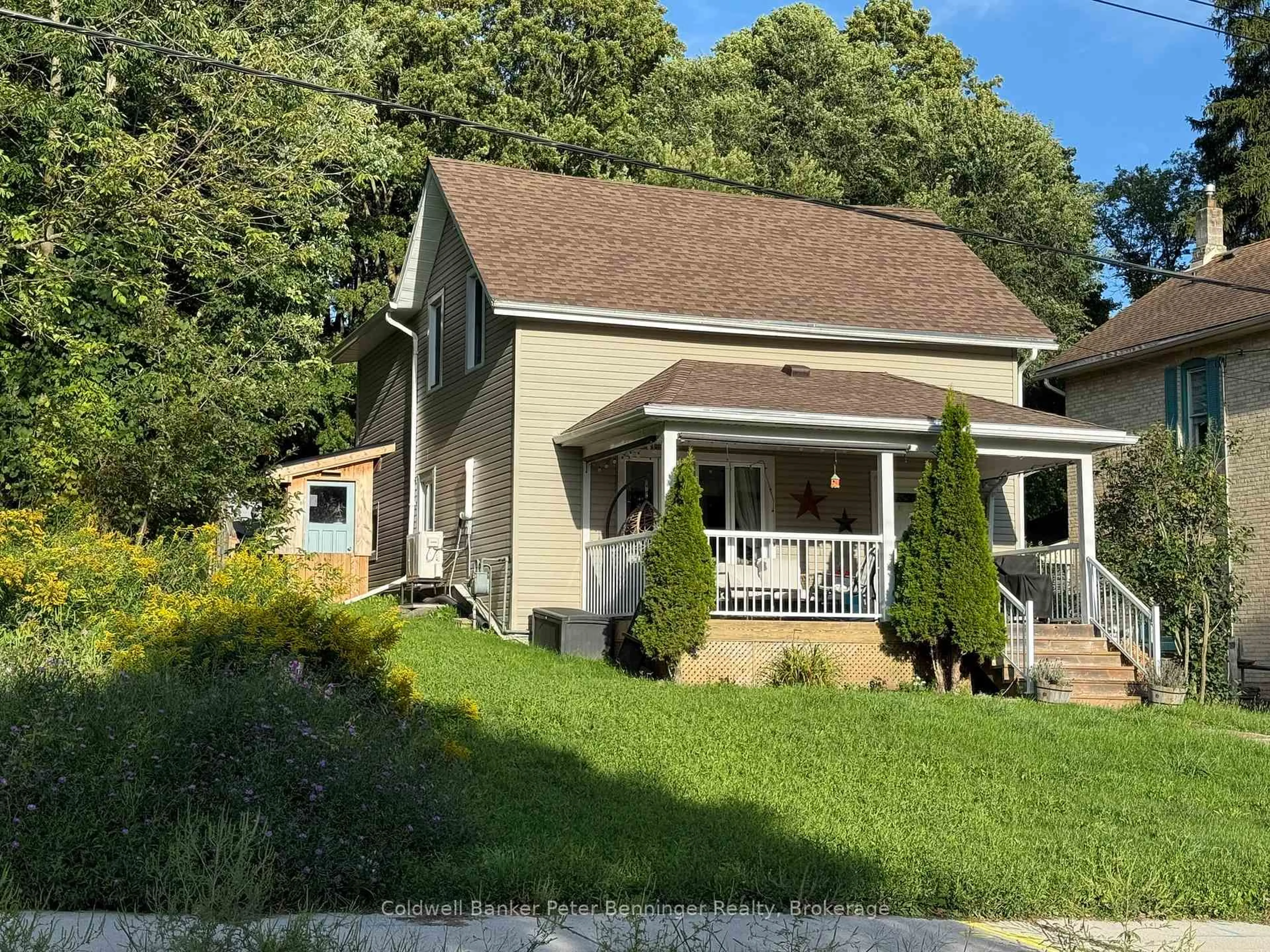 A pic from outside/outdoor area/front of a property/back of a property/a pic from drone, street for 26 Yonge St, Brockton Ontario N0G 2V0