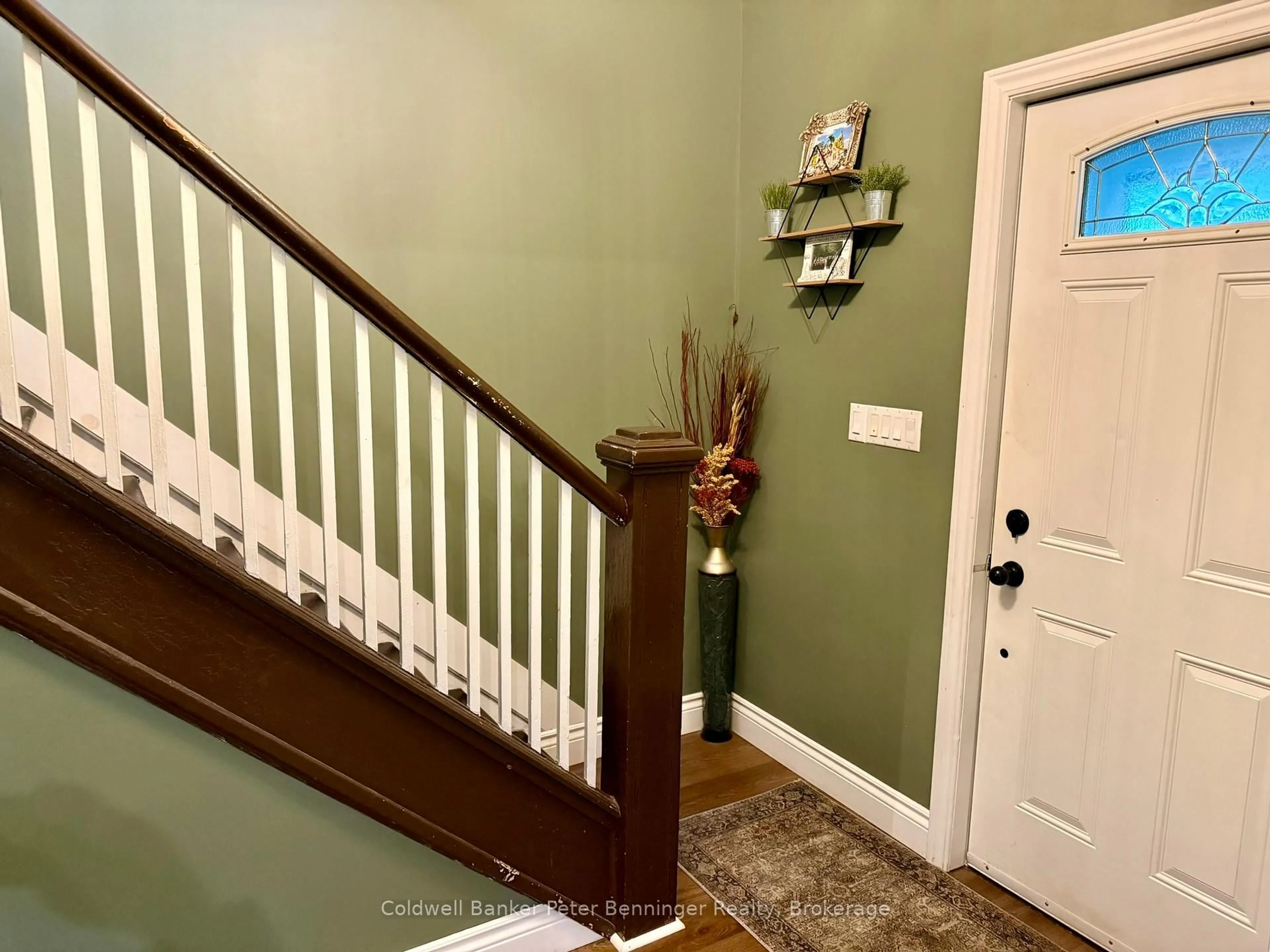 Indoor entryway for 26 Yonge St, Brockton Ontario N0G 2V0