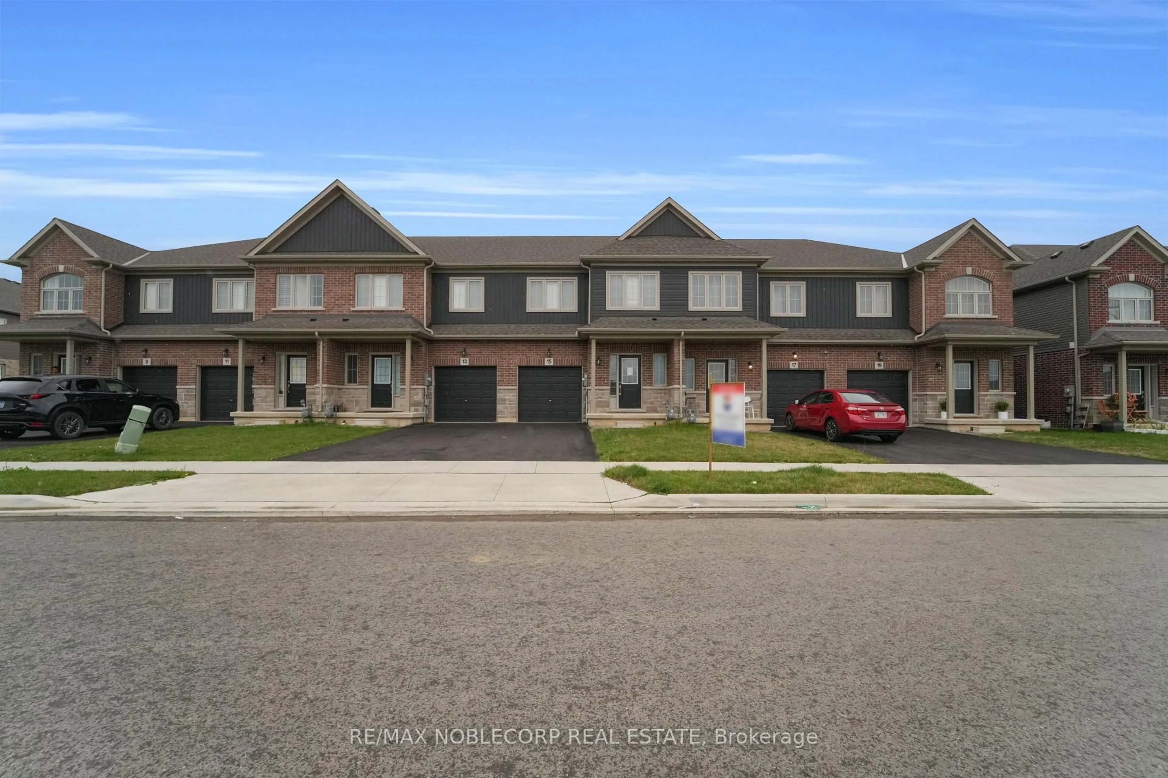 A pic from outside/outdoor area/front of a property/back of a property/a pic from drone, street for 15 Lloyd Davies Way, Hamilton Ontario L0R 1C0