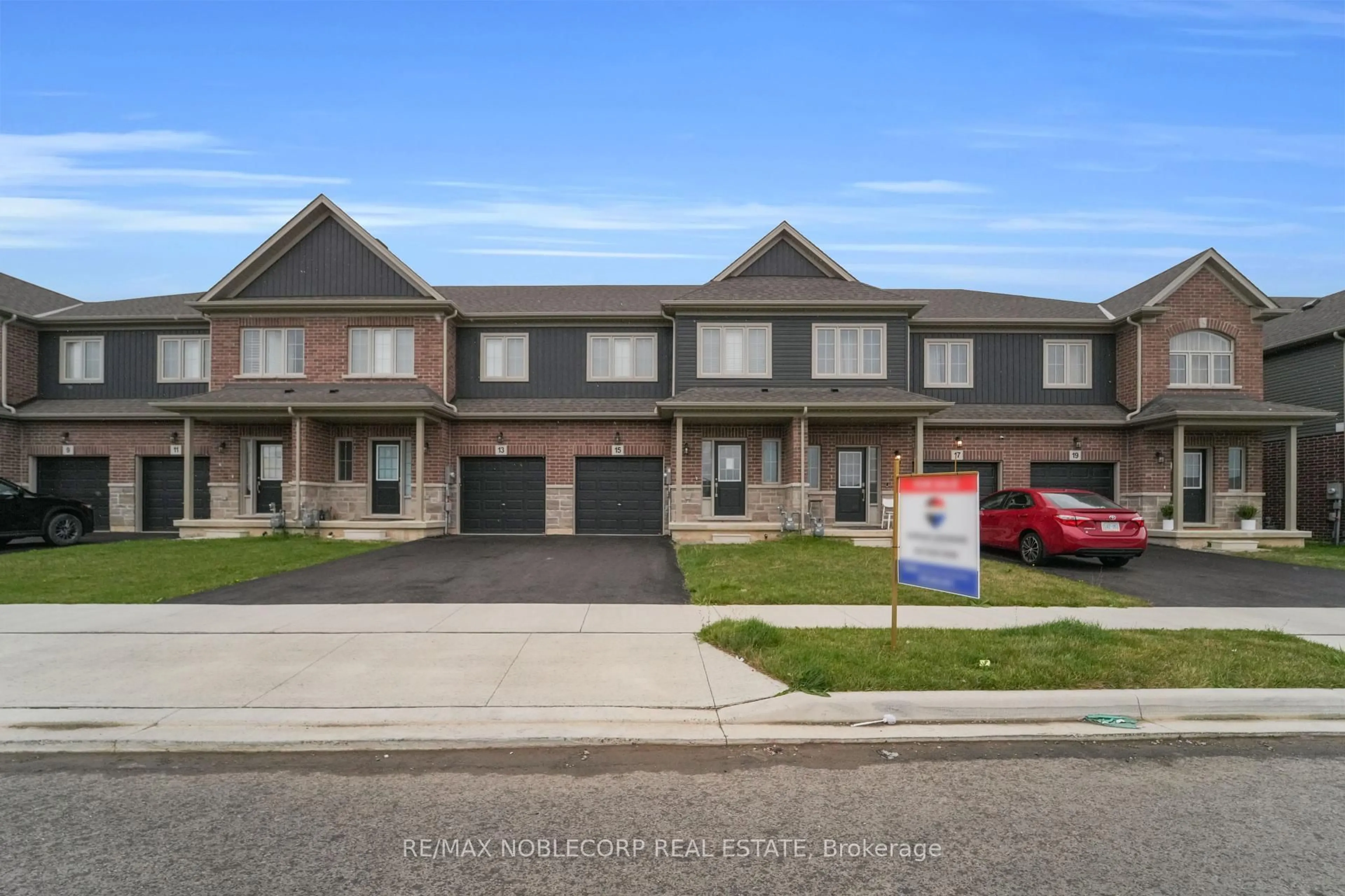 A pic from outside/outdoor area/front of a property/back of a property/a pic from drone, street for 15 Lloyd Davies Way, Hamilton Ontario L0R 1C0