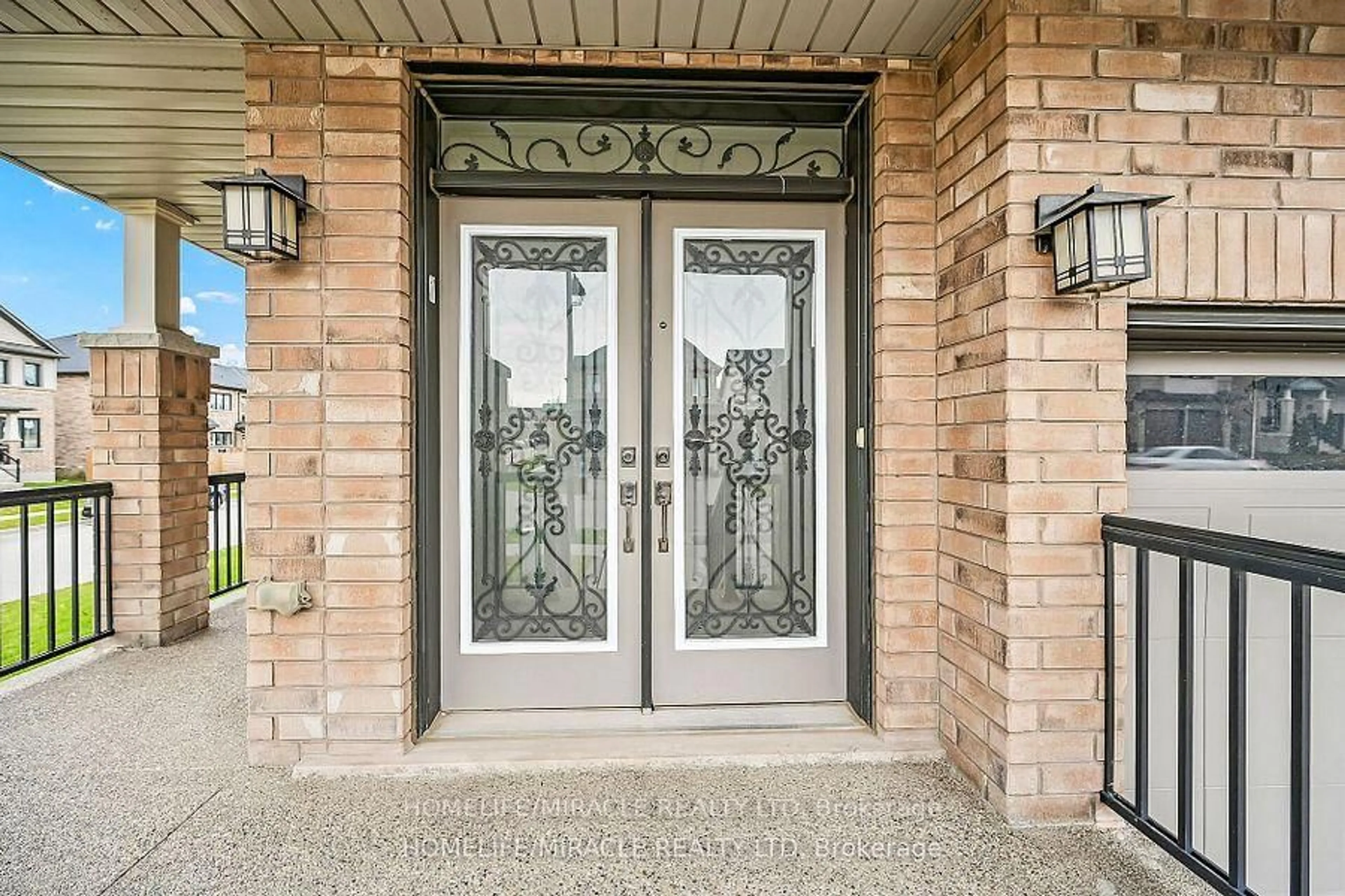 Indoor entryway for 3 Aldgate Ave, Hamilton Ontario L8J 0H9
