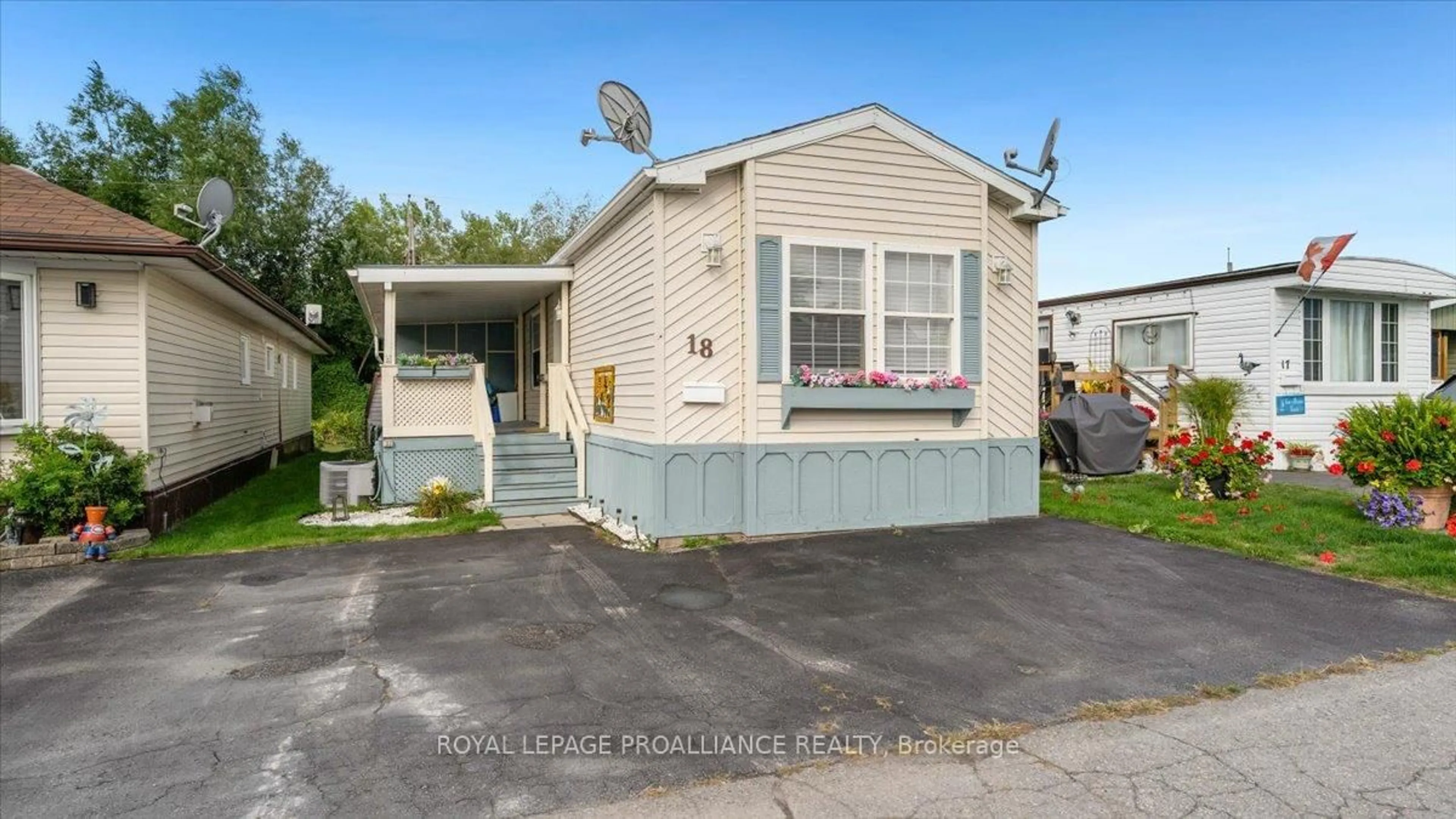 Home with vinyl exterior material, street for 311 Dundas St #18, Quinte West Ontario K8V 1M1
