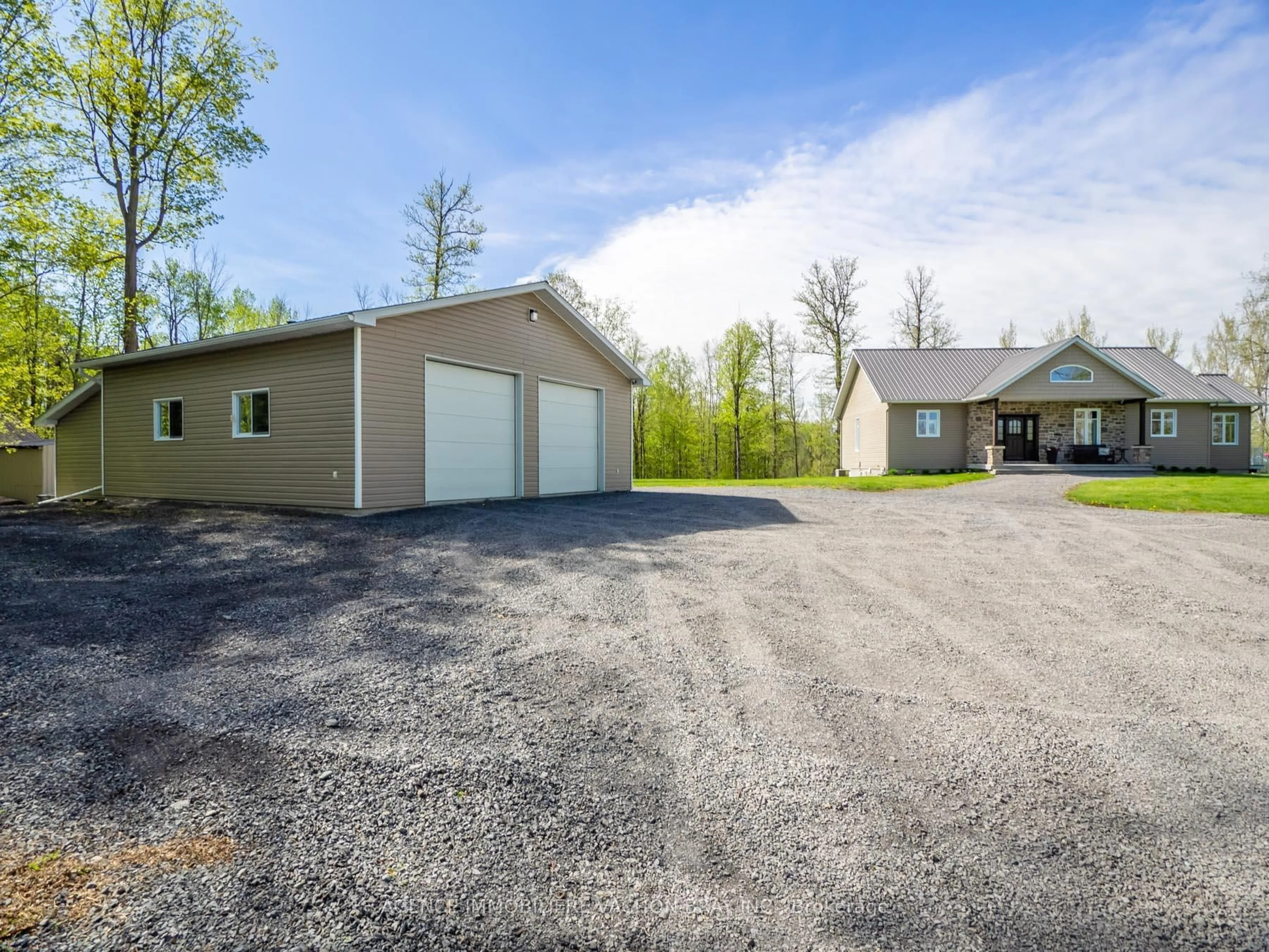 Indoor garage for 18668 Concession 2 Rd, North Glengarry Ontario K0C 1B0