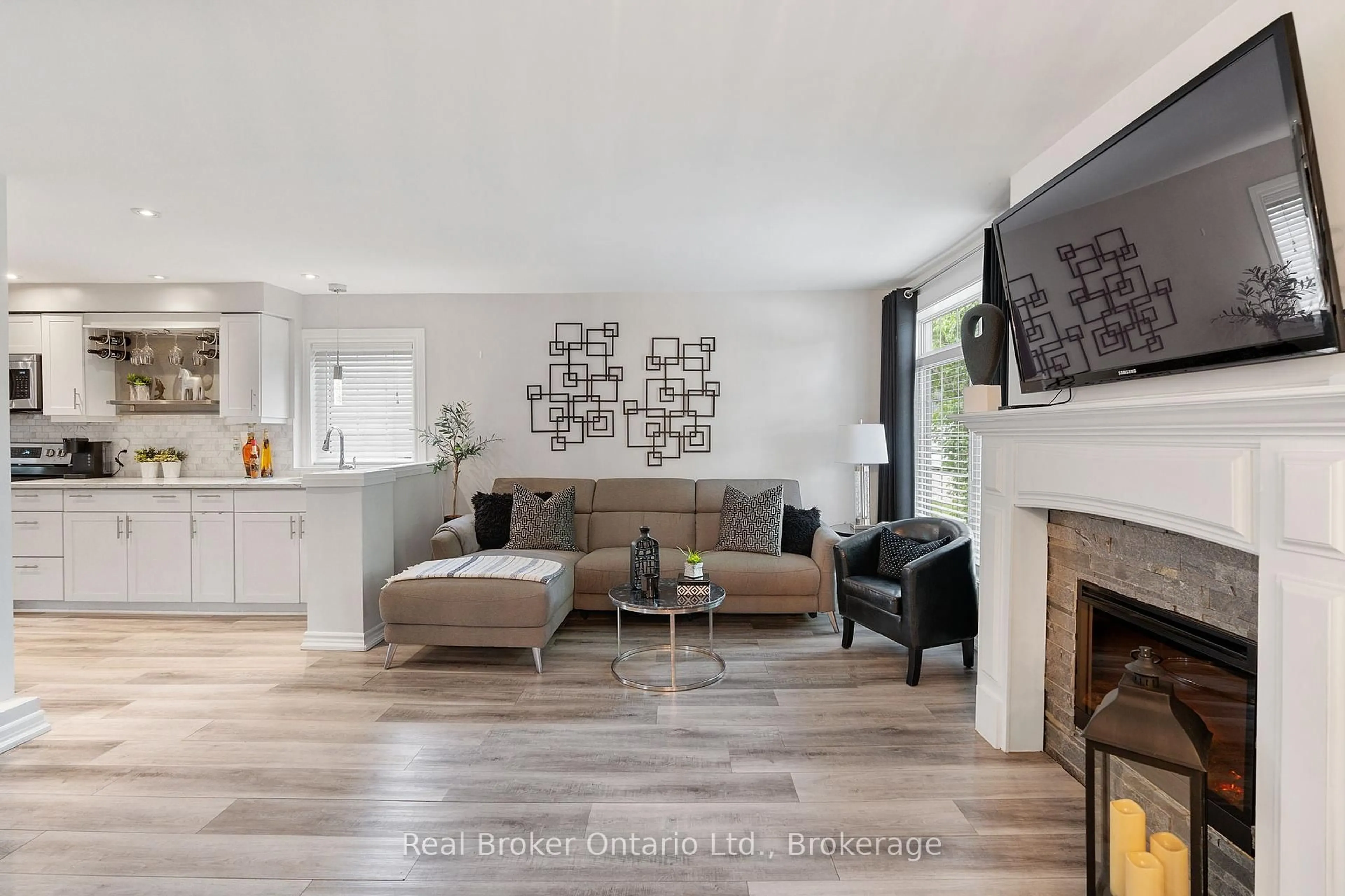 Living room with furniture, unknown for 243 Adeline Ave, Hamilton Ontario L8H 5T9