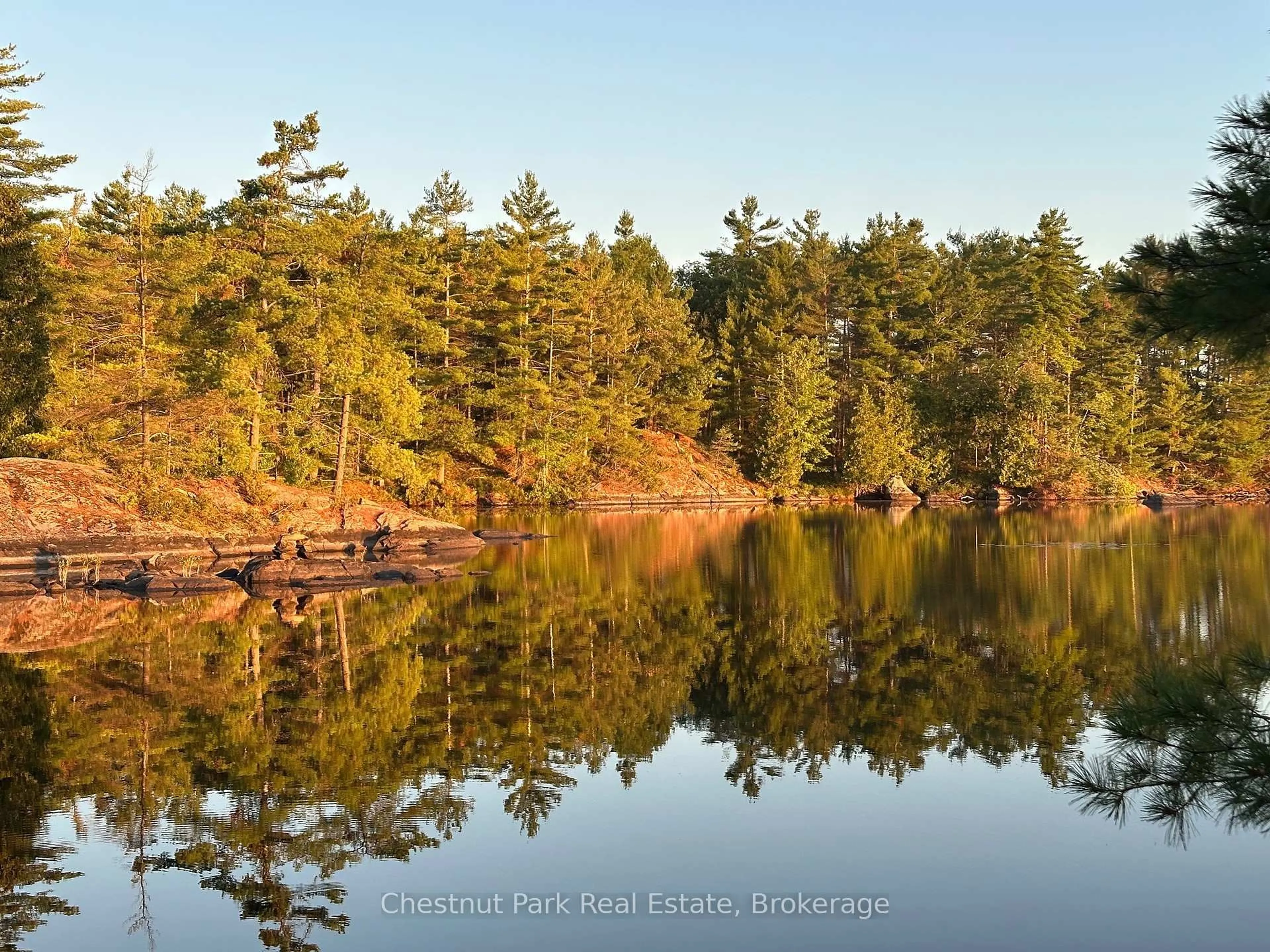 Blurry image for 10 Island 21kl, Gravenhurst Ontario P0E 1G0