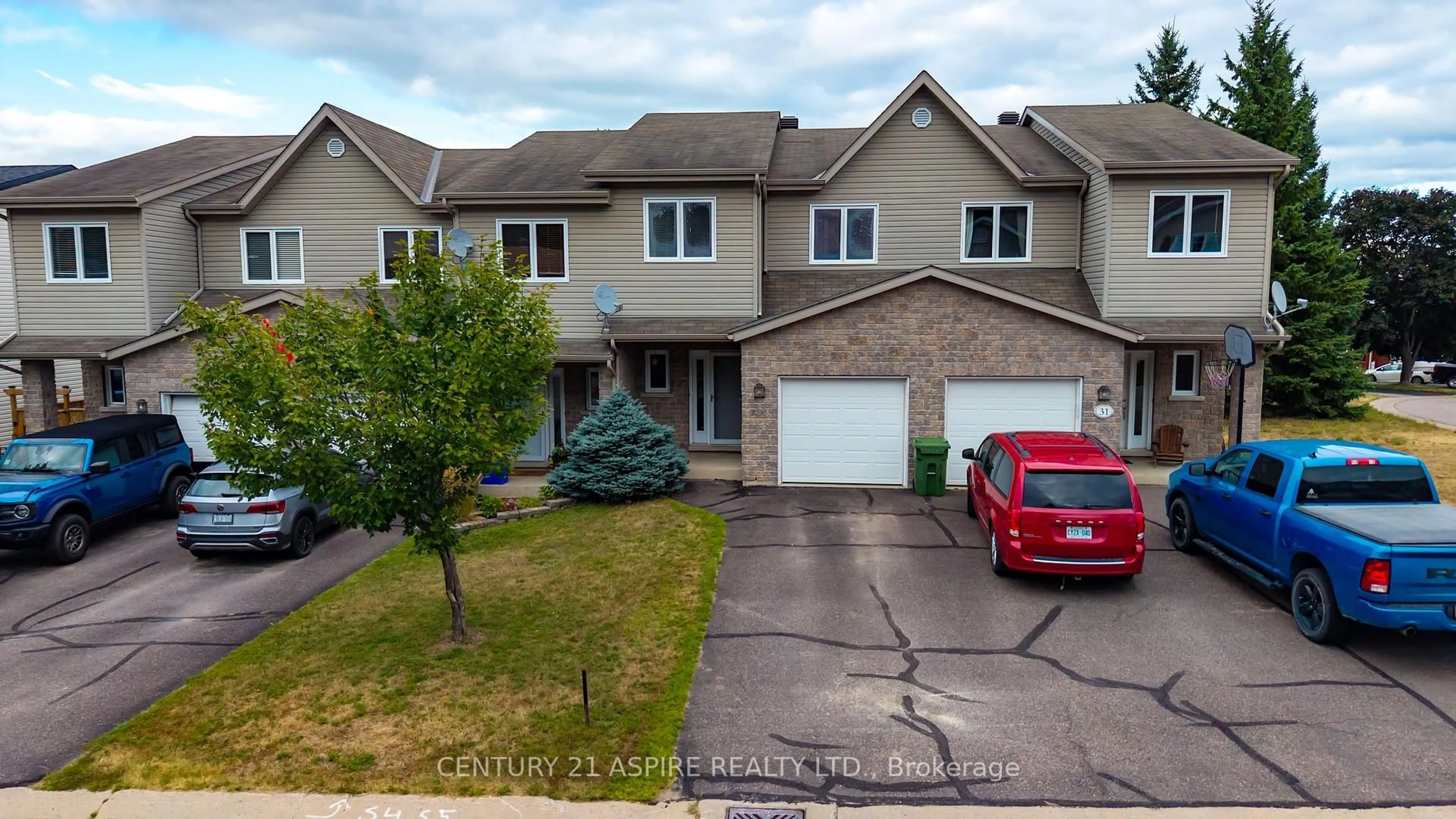 A pic from outside/outdoor area/front of a property/back of a property/a pic from drone, street for 33 Northbrook Rd, Petawawa Ontario K8H 3N5