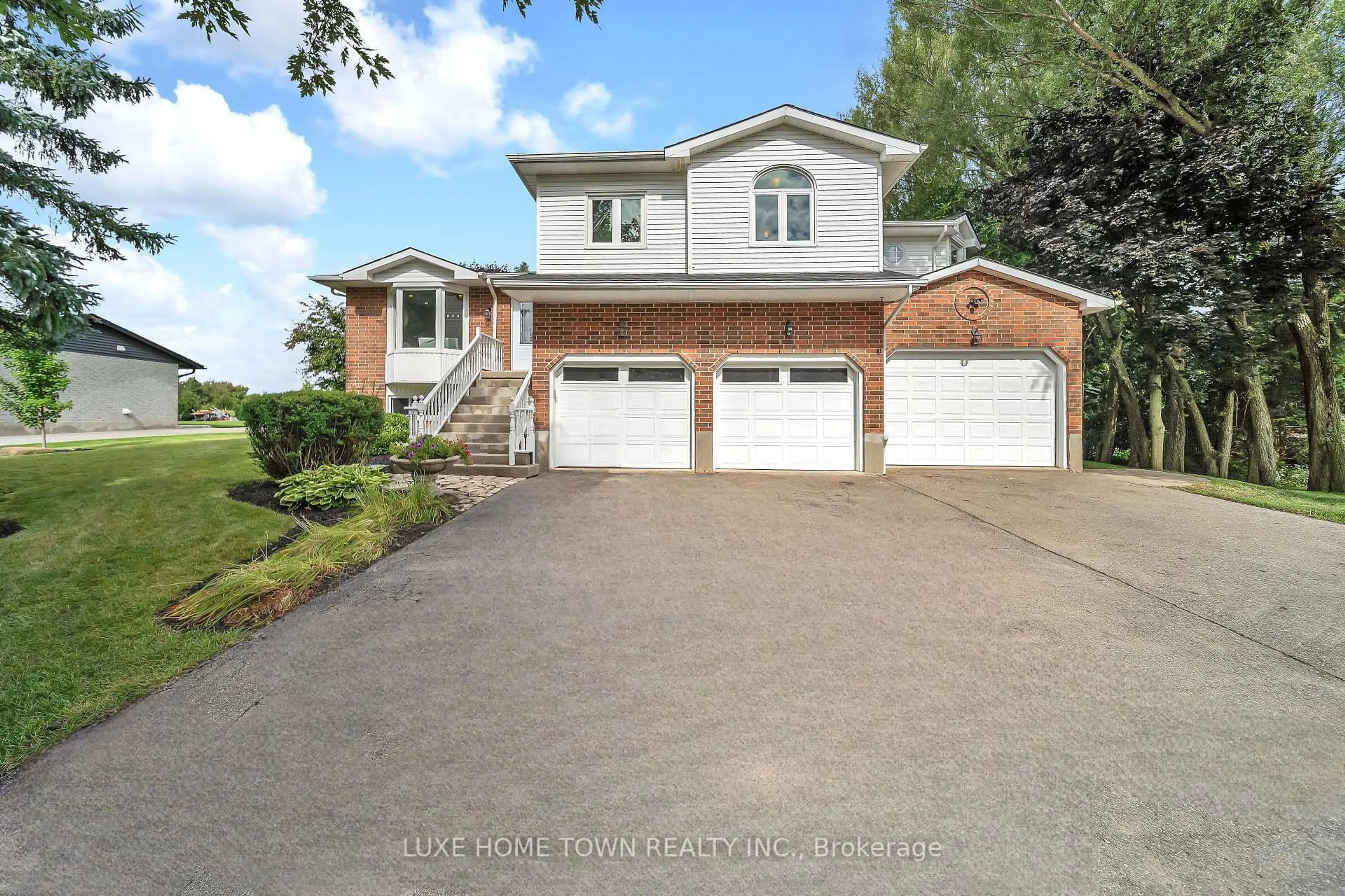 A pic from outside/outdoor area/front of a property/back of a property/a pic from drone, street for 170 Elmslie Pl, Centre Wellington Ontario N0B 1S0