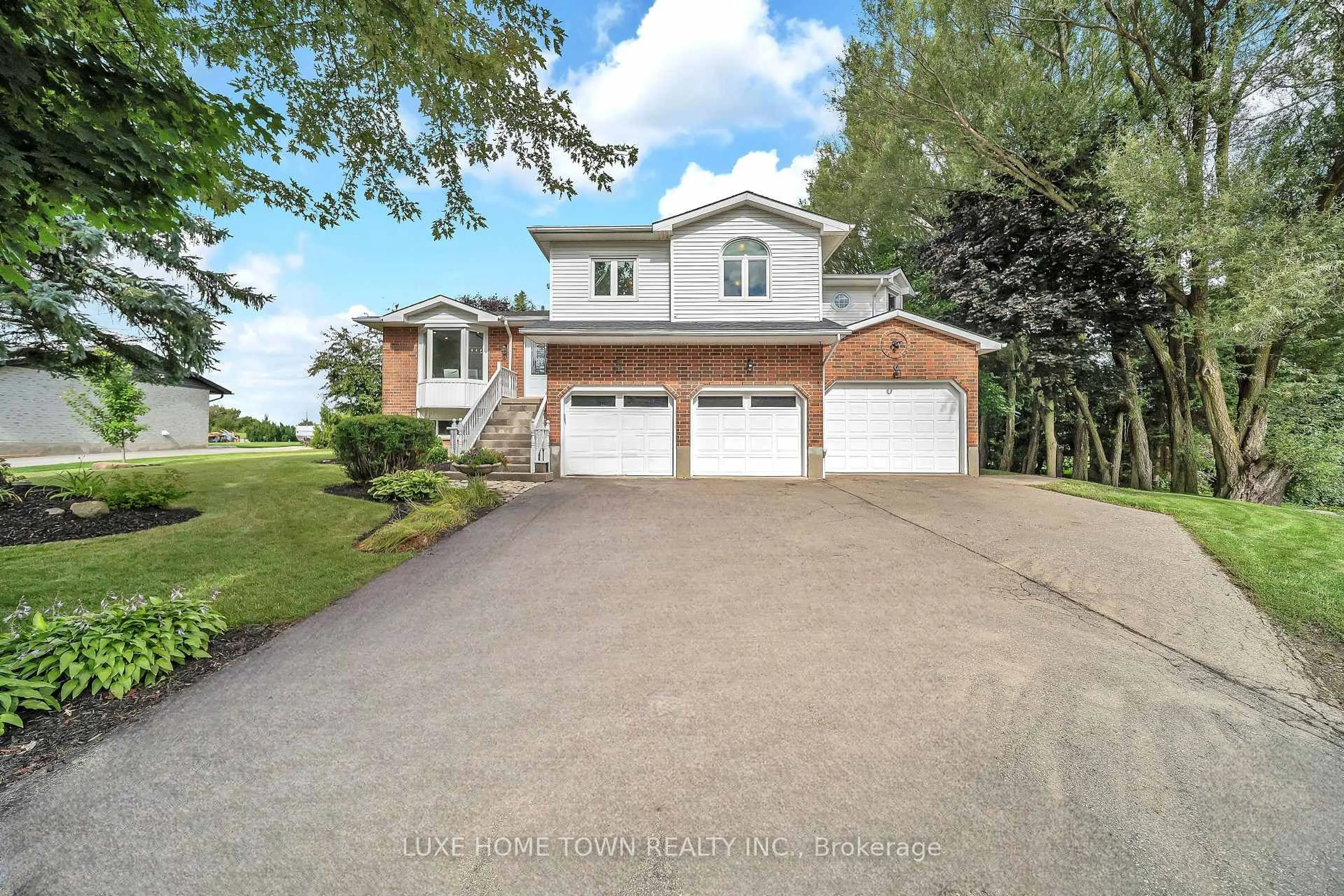 A pic from outside/outdoor area/front of a property/back of a property/a pic from drone, unknown for 170 Elmslie Pl, Centre Wellington Ontario N0B 1S0