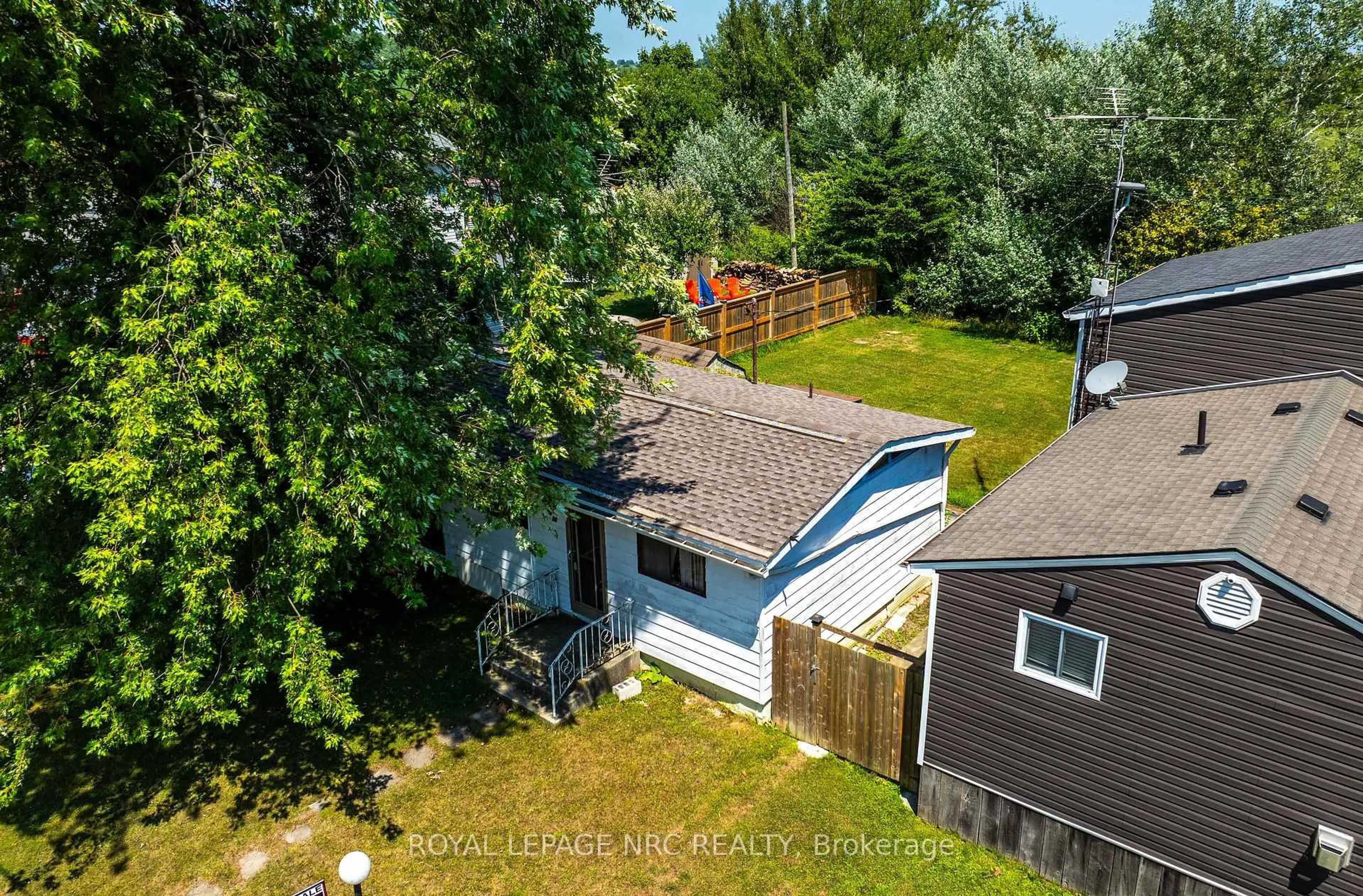 A pic from outside/outdoor area/front of a property/back of a property/a pic from drone, unknown for 16 Westmoreland Lane, Haldimand Ontario N0A 1P0