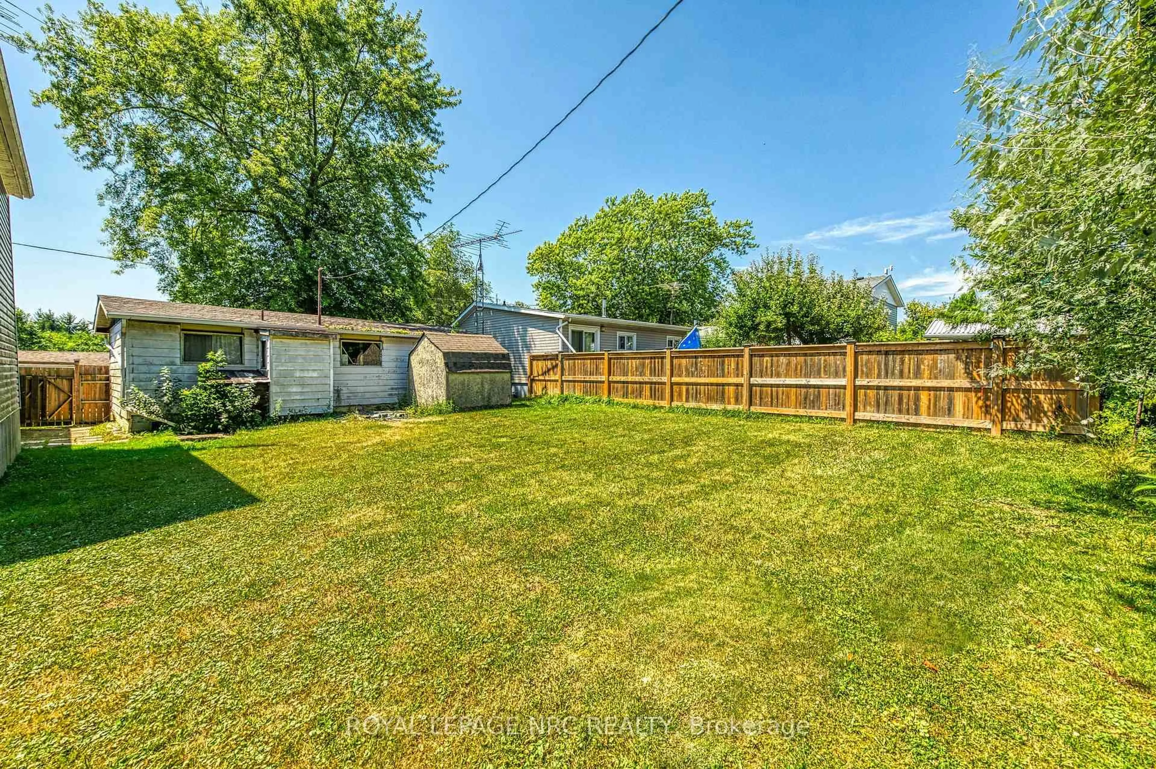 A pic from outside/outdoor area/front of a property/back of a property/a pic from drone, unknown for 16 Westmoreland Lane, Haldimand Ontario N0A 1P0