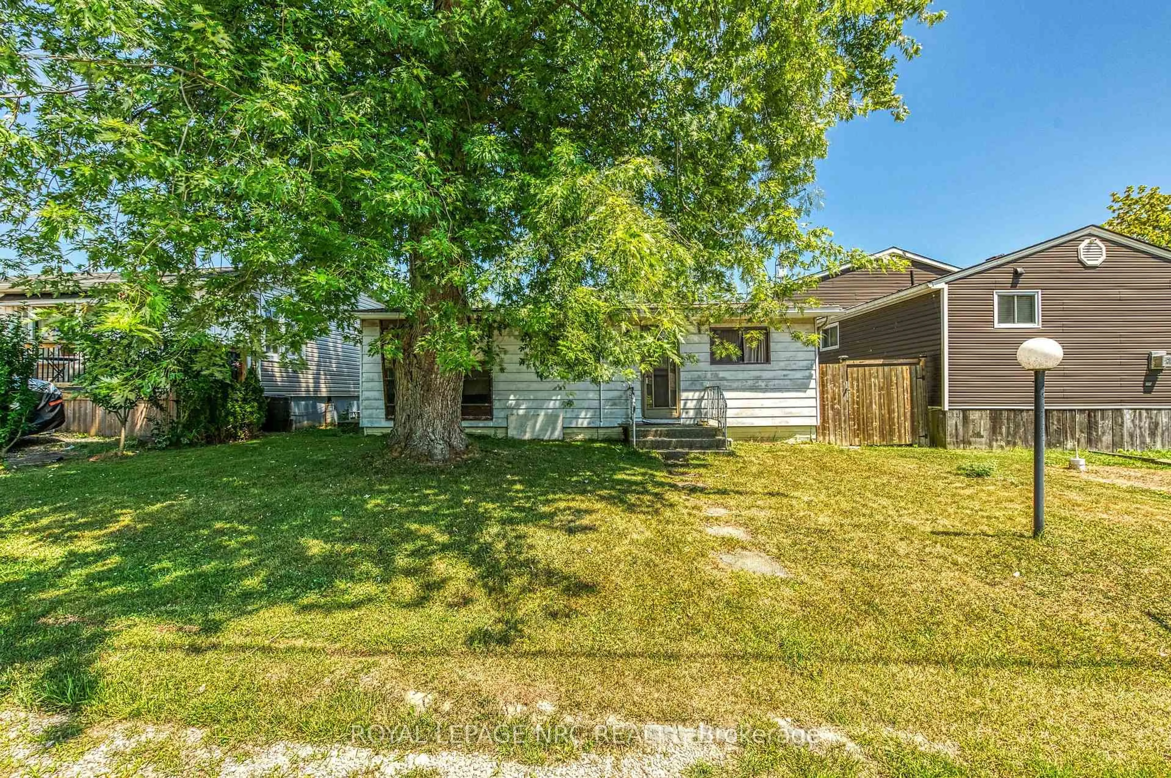 A pic from outside/outdoor area/front of a property/back of a property/a pic from drone, street for 16 Westmoreland Lane, Haldimand Ontario N0A 1P0