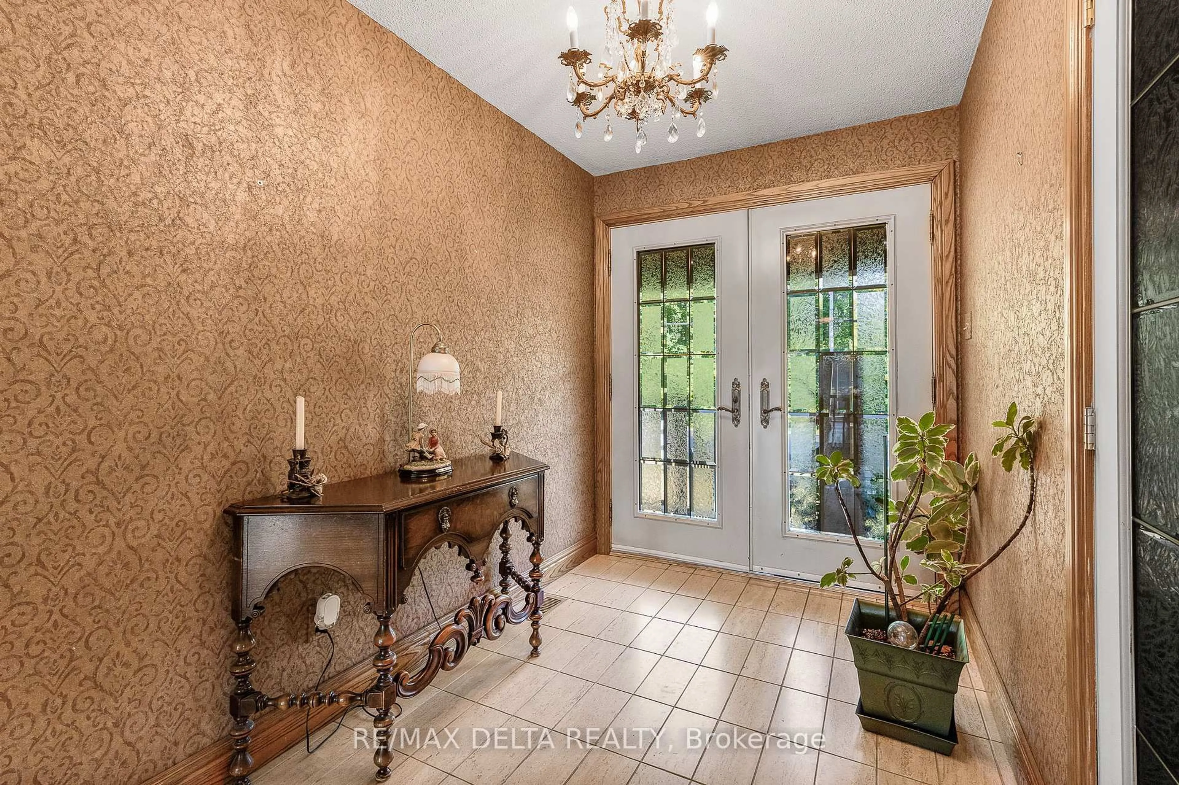Indoor entryway for 455 Front Rd, Champlain Ontario K0B 1K0