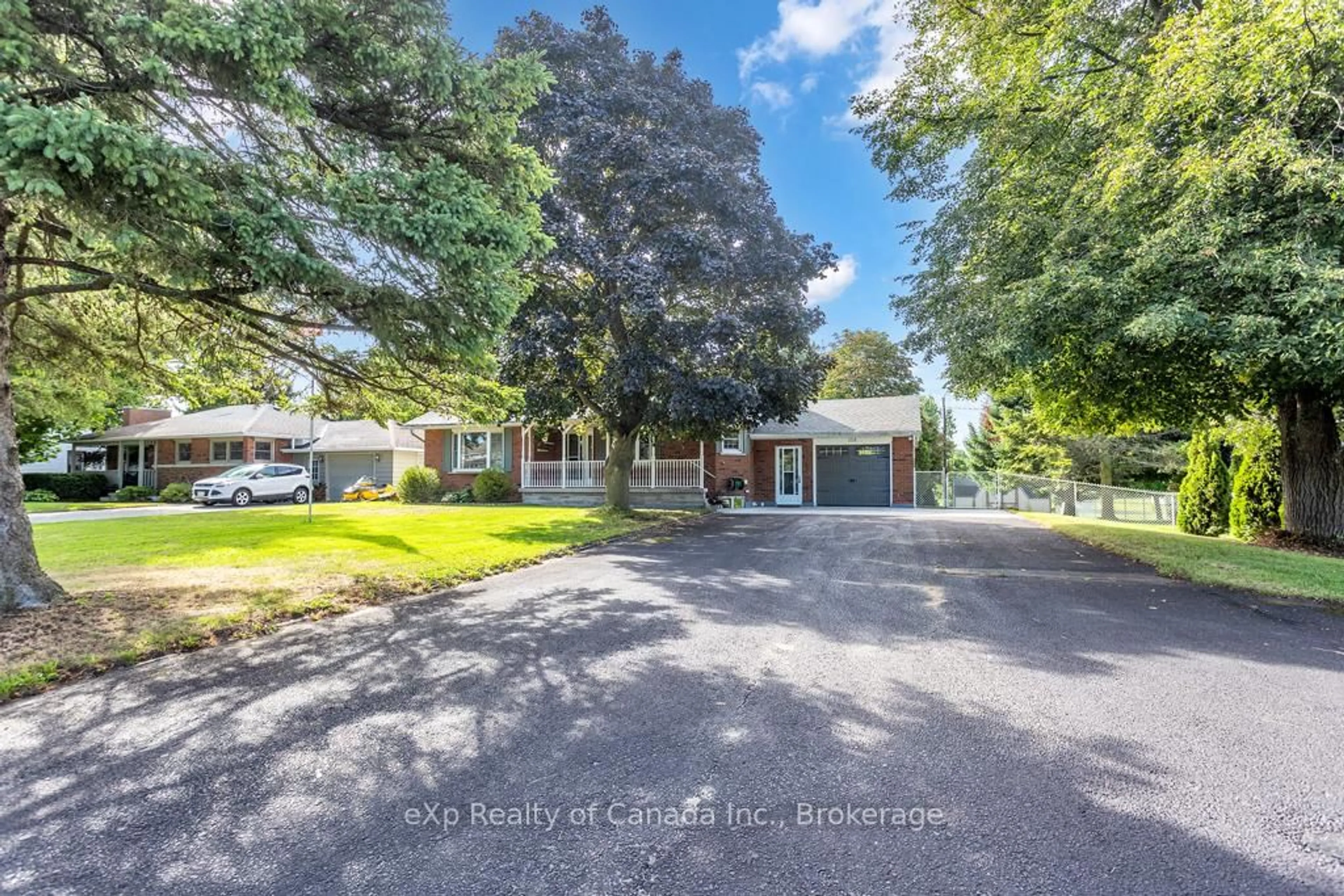 A pic from outside/outdoor area/front of a property/back of a property/a pic from drone, street for 154 Main St, Norfolk Ontario N0J 1E0