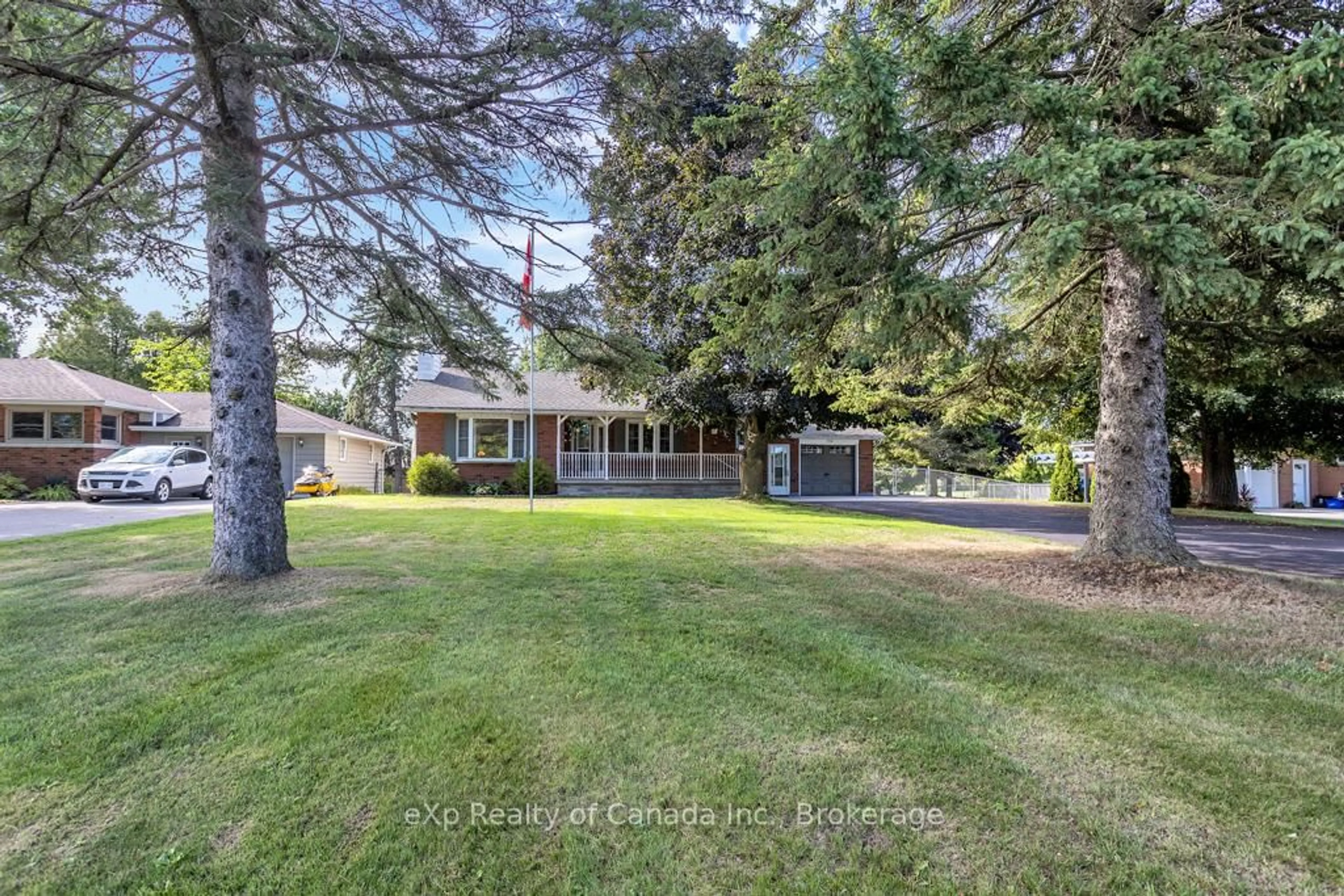 A pic from outside/outdoor area/front of a property/back of a property/a pic from drone, unknown for 154 Main St, Norfolk Ontario N0J 1E0