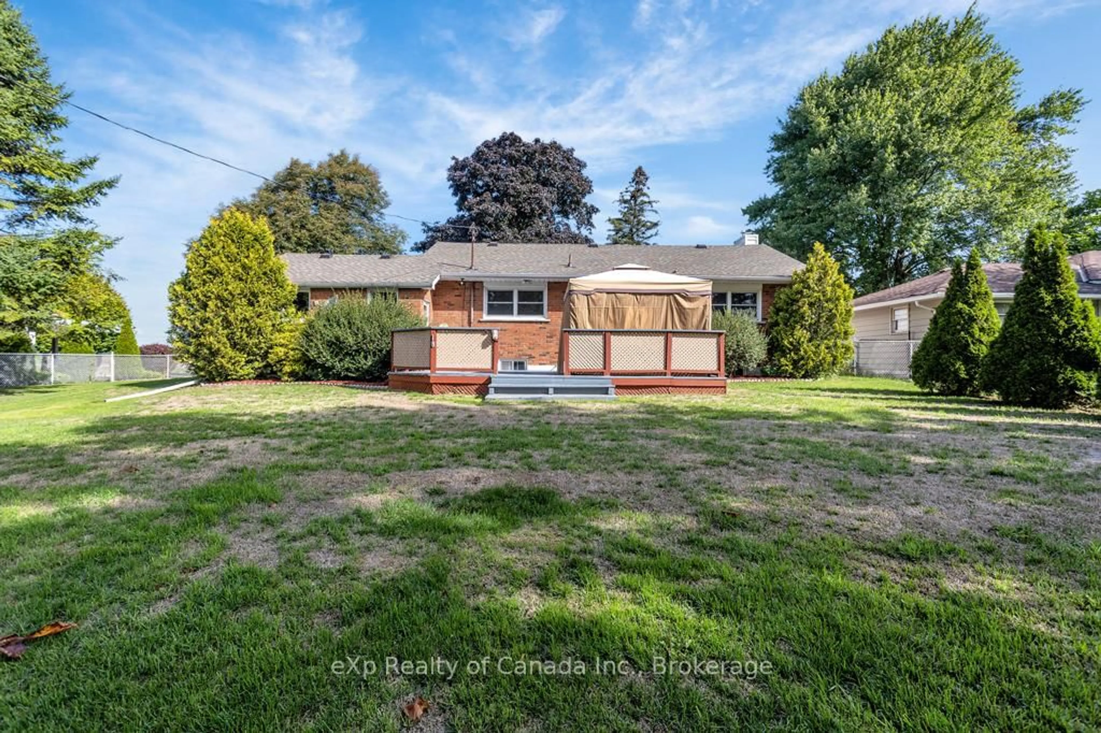 A pic from outside/outdoor area/front of a property/back of a property/a pic from drone, street for 154 Main St, Norfolk Ontario N0J 1E0