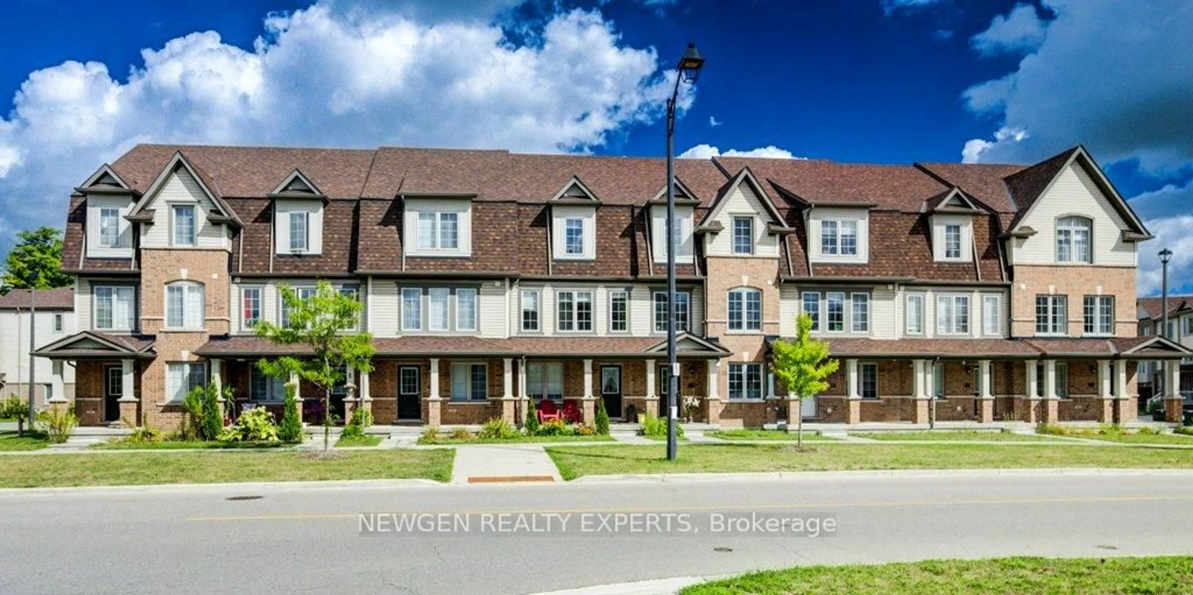 A pic from outside/outdoor area/front of a property/back of a property/a pic from drone, street for 390 Linden Dr, Cambridge Ontario N3H 5L5