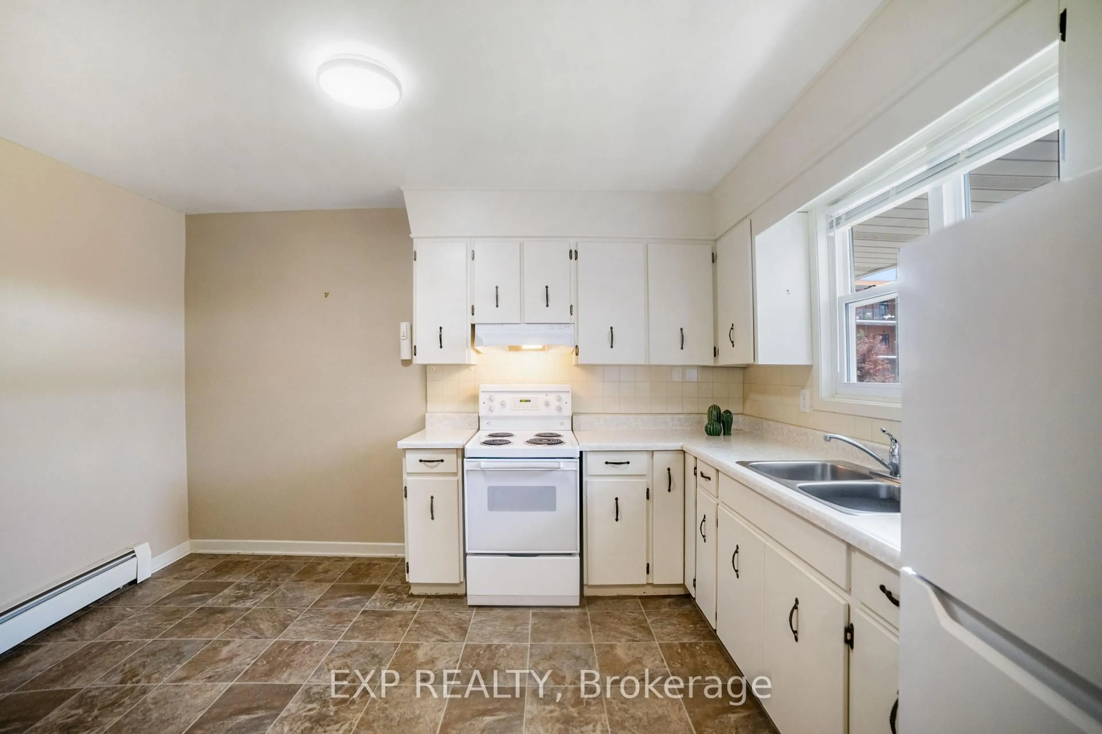 Standard kitchen, ceramic/tile floor for 3314 Menno St #2, Lincoln Ontario L0R 2C0