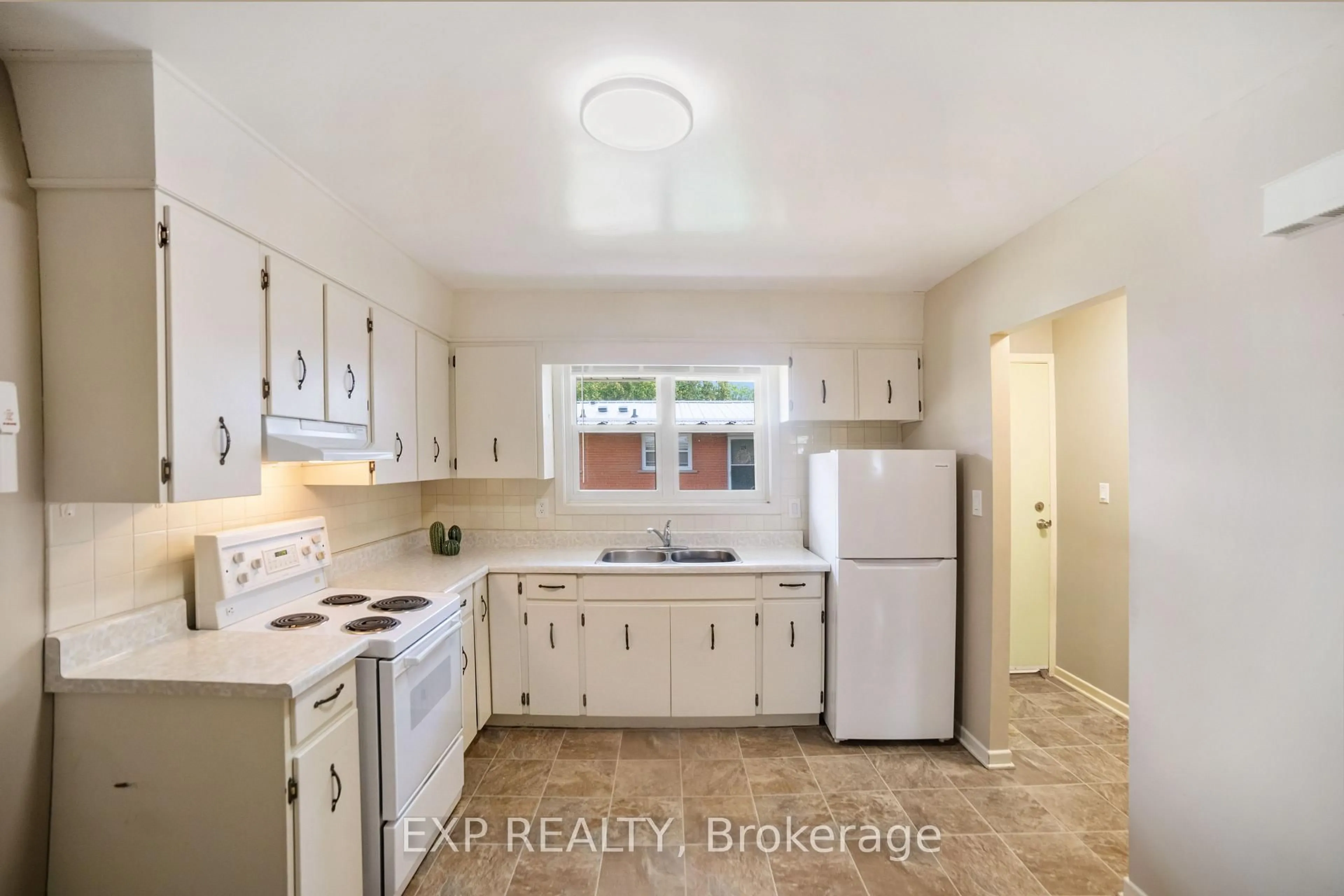 Standard kitchen, ceramic/tile floor for 3314 Menno St #2, Lincoln Ontario L0R 2C0
