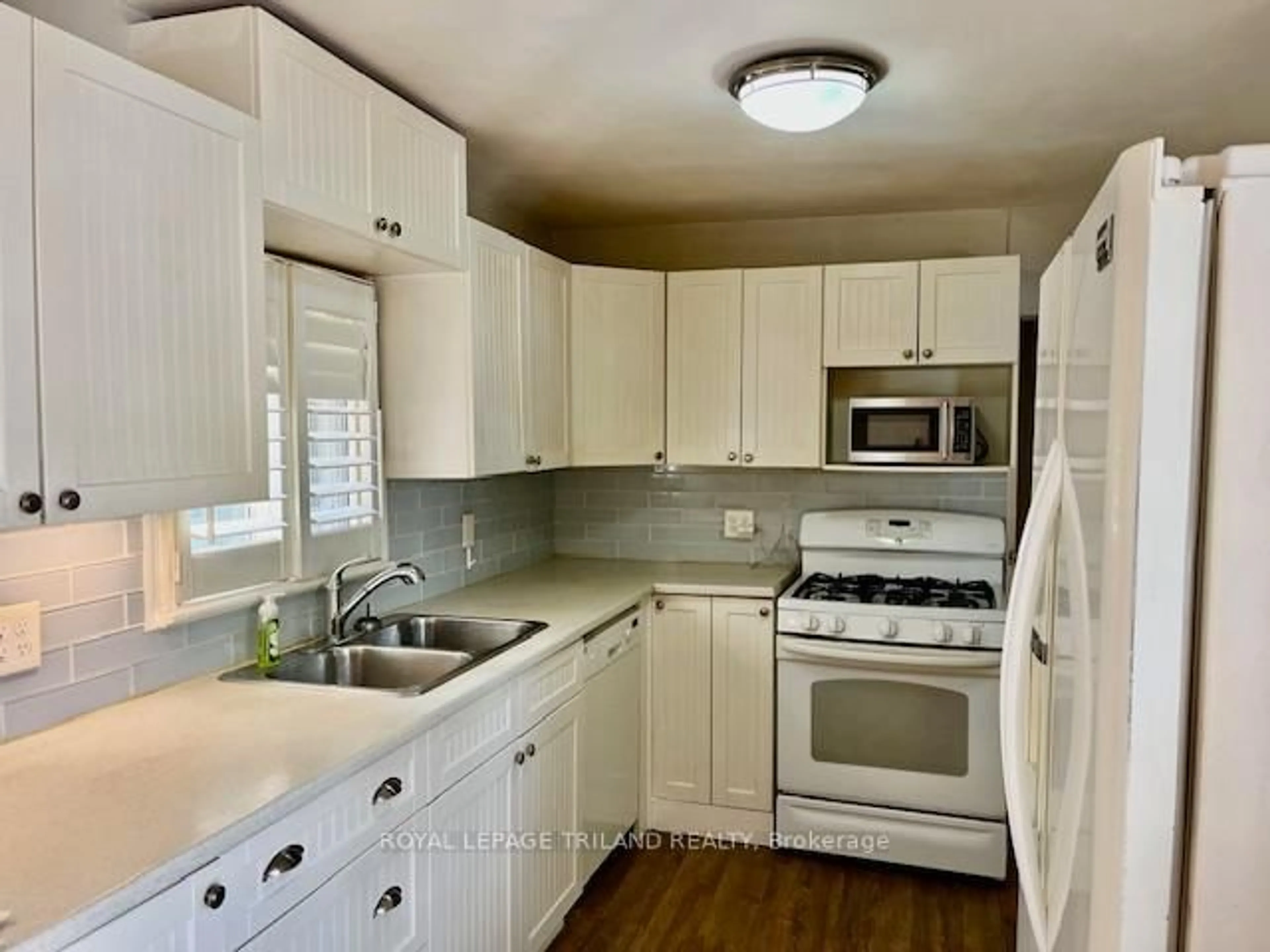 Standard kitchen, unknown for 1895 Whitney St, London East Ontario N5W 2W6