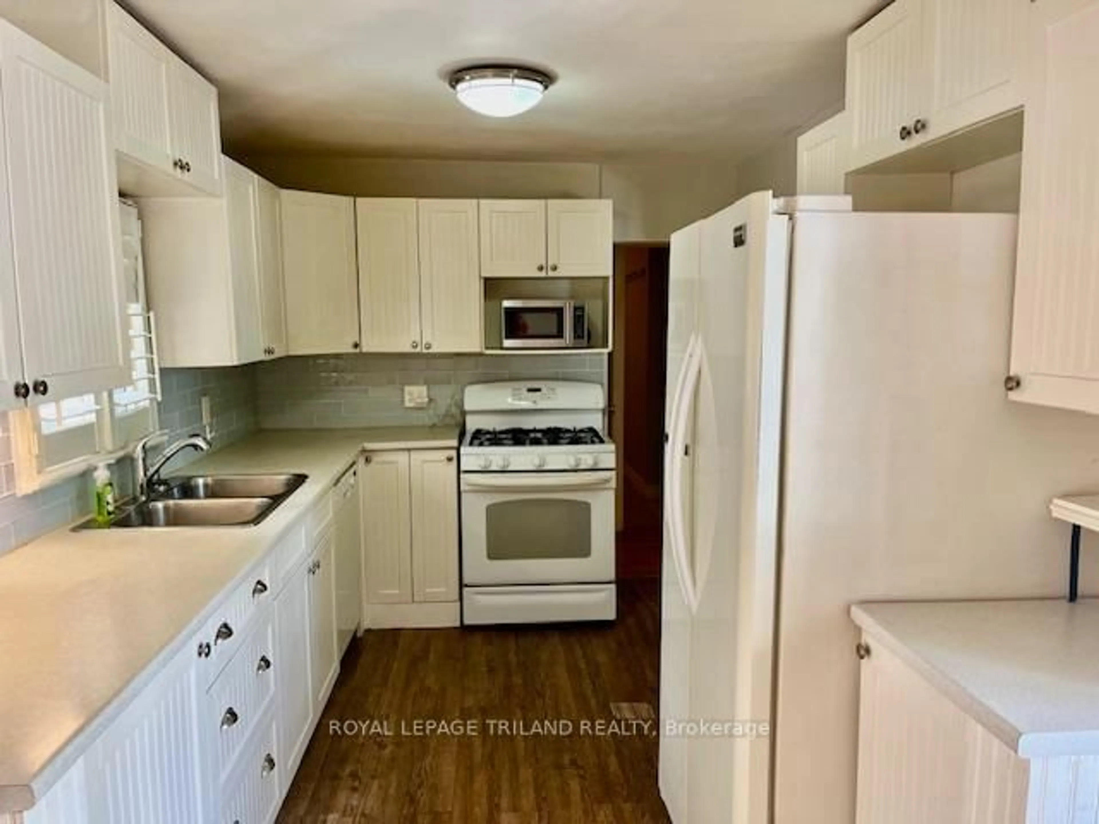 Standard kitchen, unknown for 1895 Whitney St, London East Ontario N5W 2W6