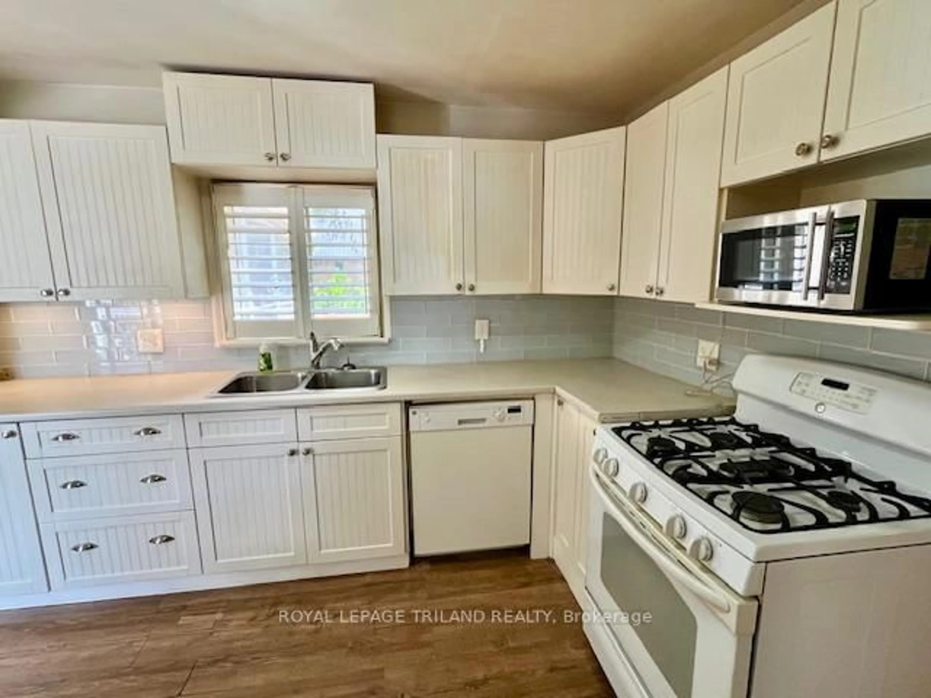 Standard kitchen, unknown for 1895 Whitney St, London East Ontario N5W 2W6