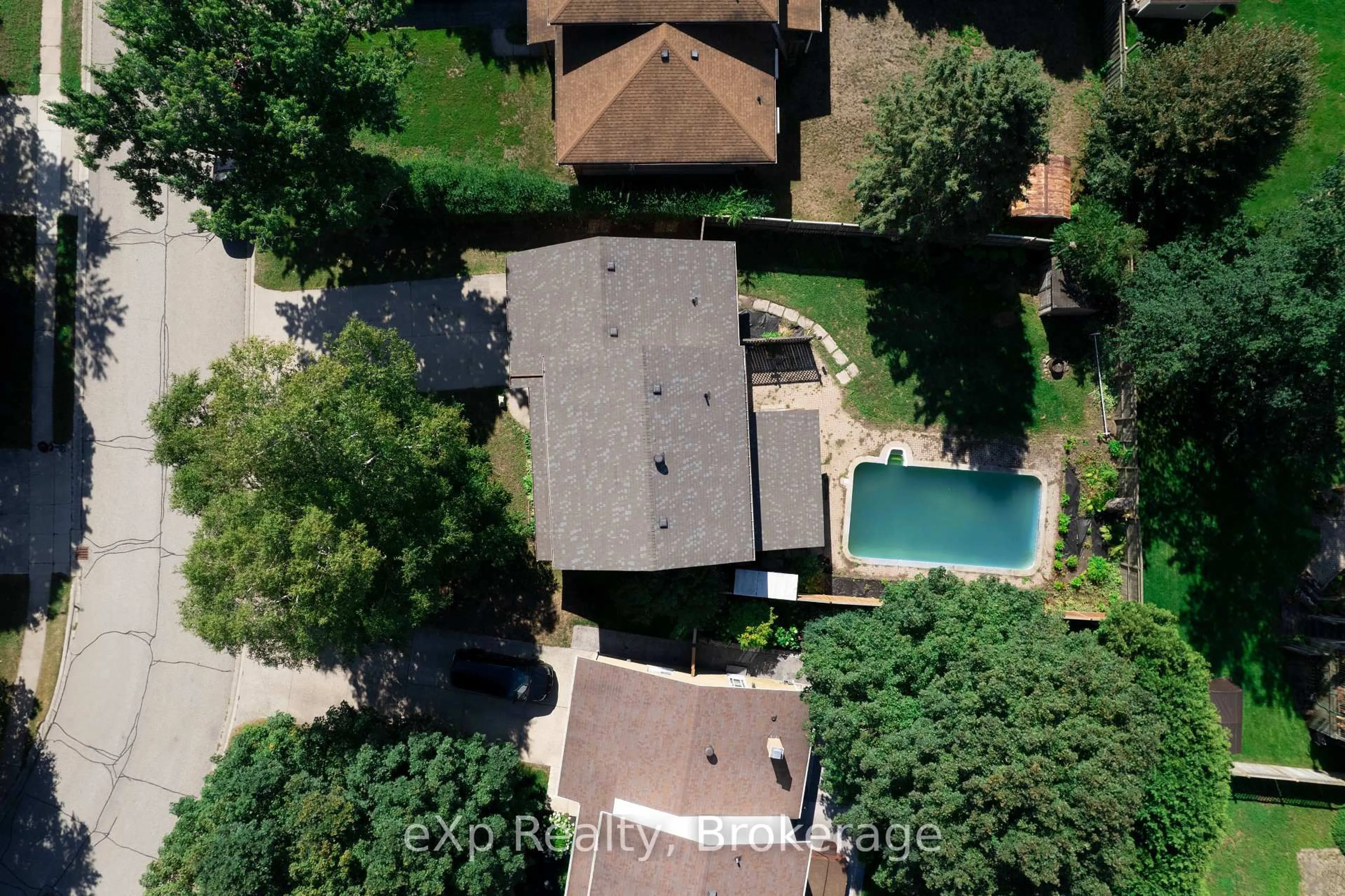 A pic from outside/outdoor area/front of a property/back of a property/a pic from drone, unknown for 440 Thede Dr, Saugeen Shores Ontario N0H 2C4