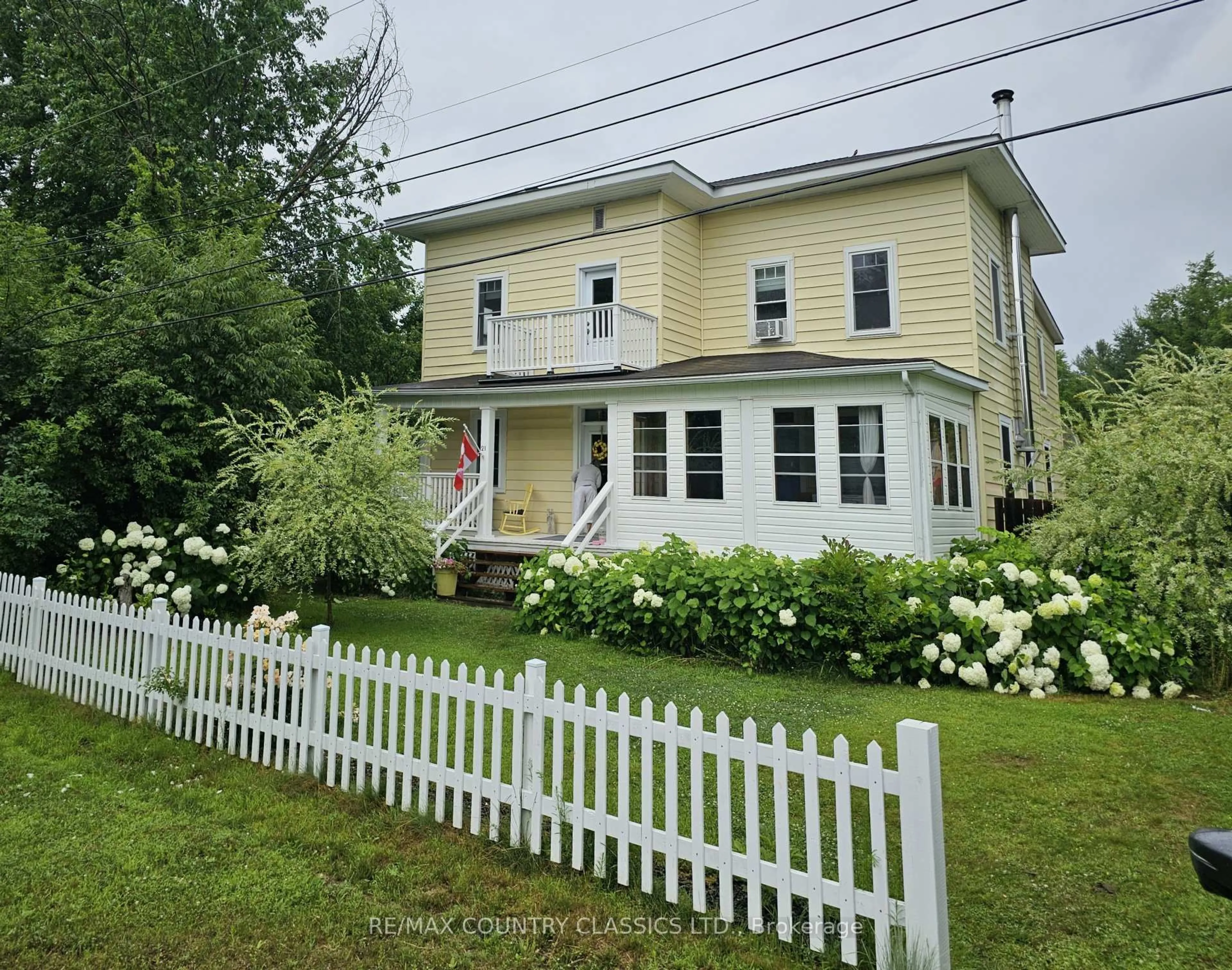 A pic from outside/outdoor area/front of a property/back of a property/a pic from drone, street for 21 King St, Killaloe Ontario K0J 2A0