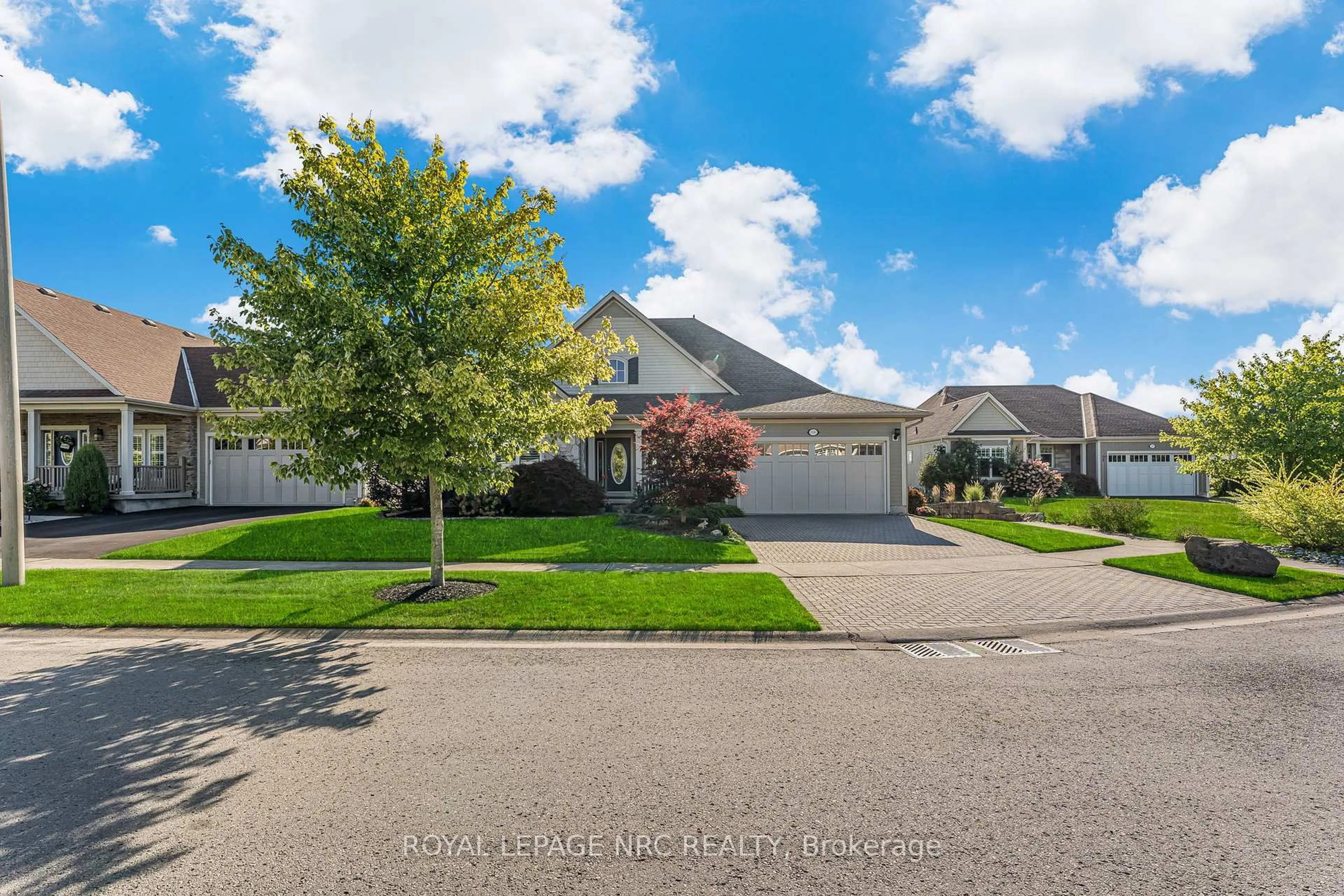 A pic from outside/outdoor area/front of a property/back of a property/a pic from drone, street for 158 Sunrise Crt, Fort Erie Ontario L0S 1N0