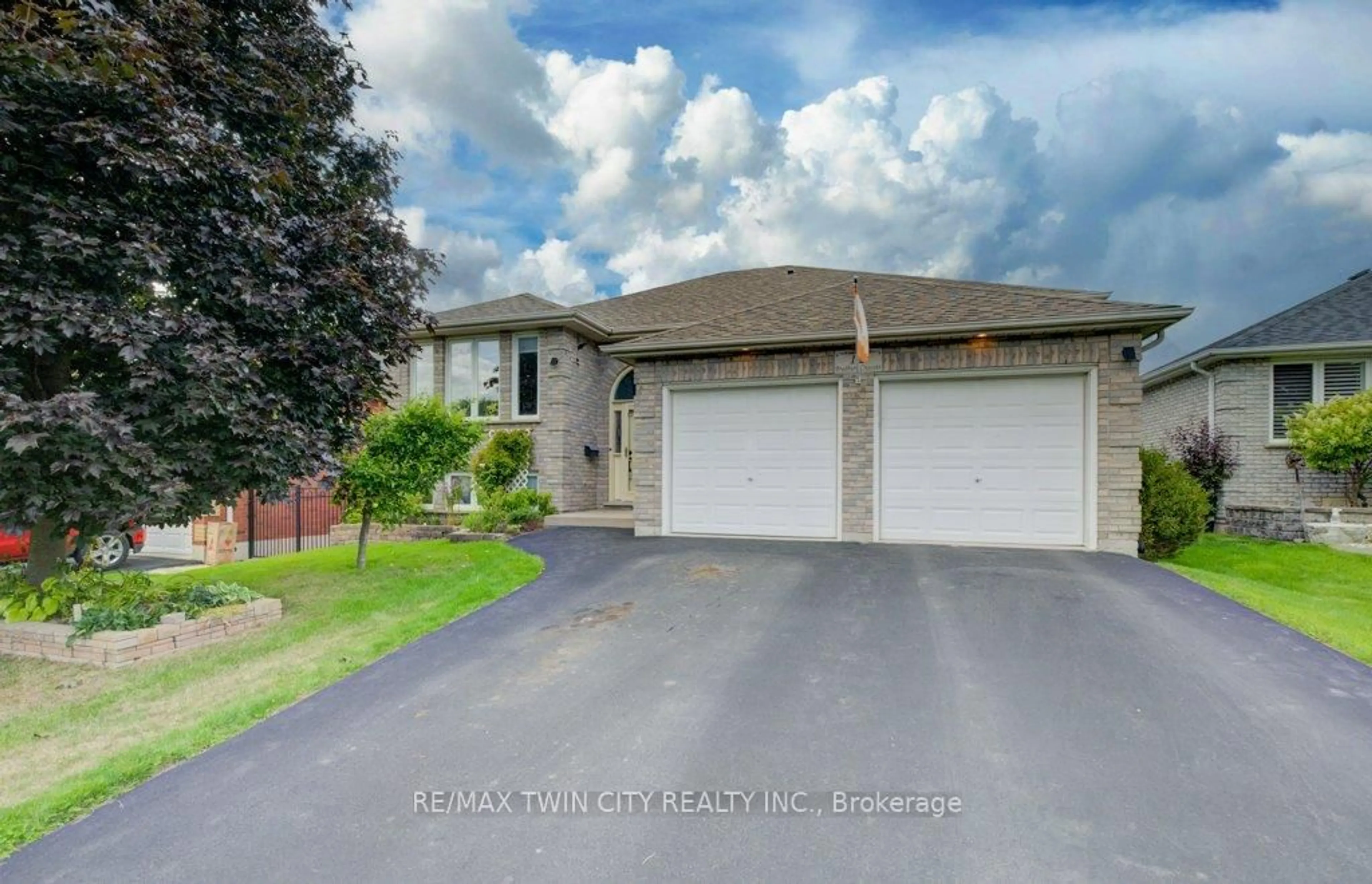 A pic from outside/outdoor area/front of a property/back of a property/a pic from drone, street for 12 Bradbury Cres, Brant Ontario N3L 4E1