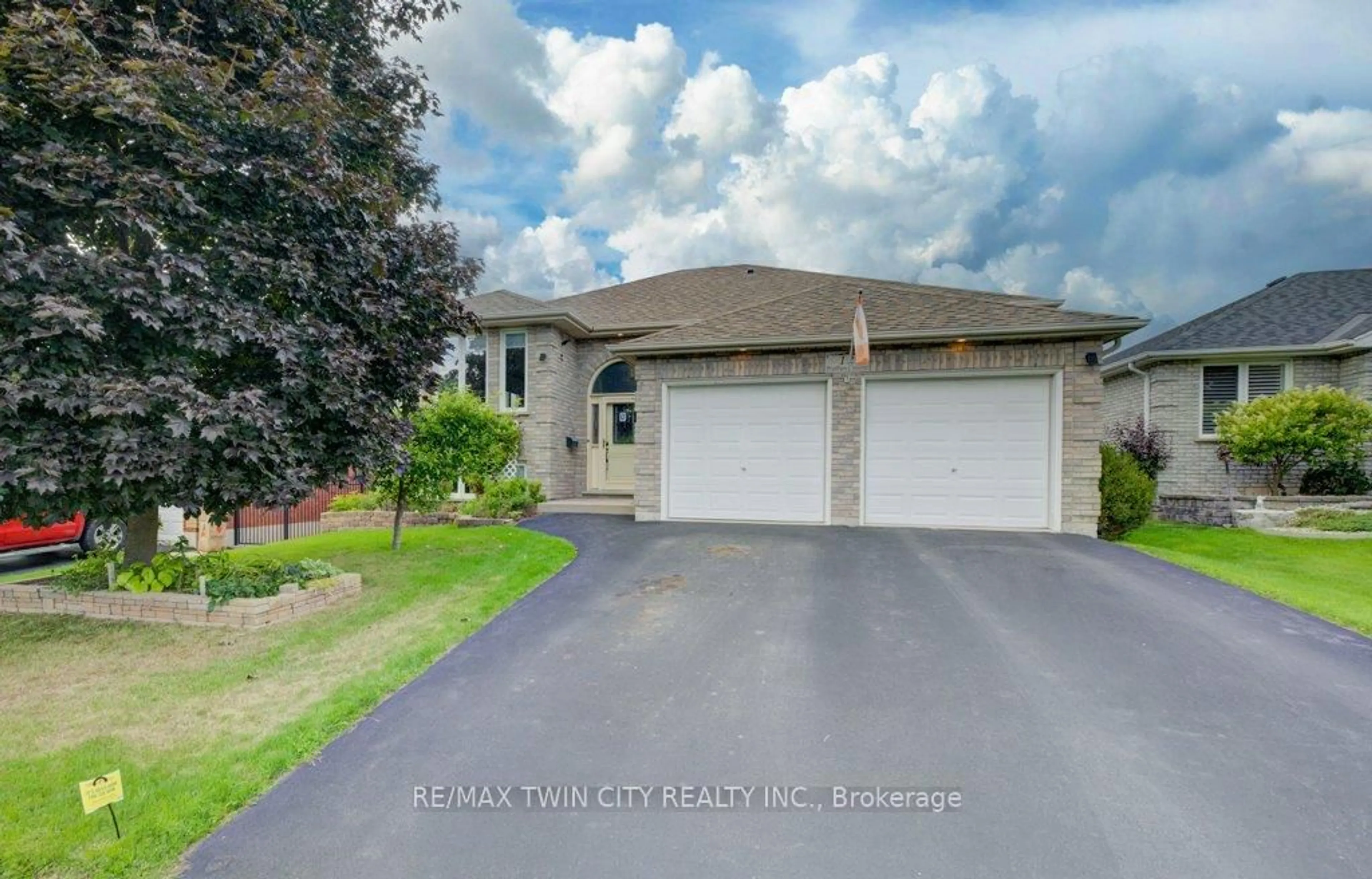 A pic from outside/outdoor area/front of a property/back of a property/a pic from drone, street for 12 Bradbury Cres, Brant Ontario N3L 4E1