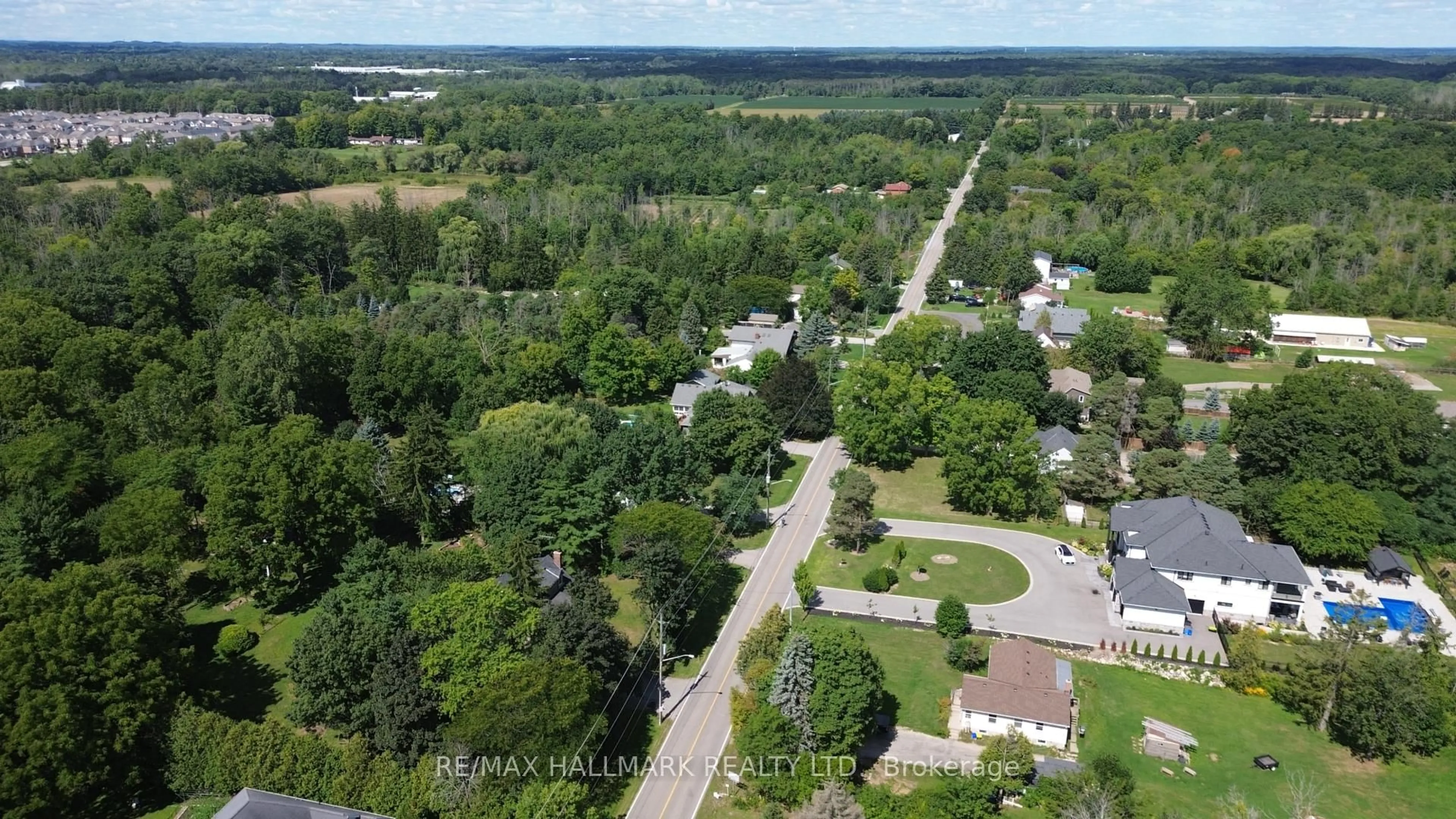 A pic from outside/outdoor area/front of a property/back of a property/a pic from drone, forest/trees view for 559 Dundas St, Hamilton Ontario L0R 2H1
