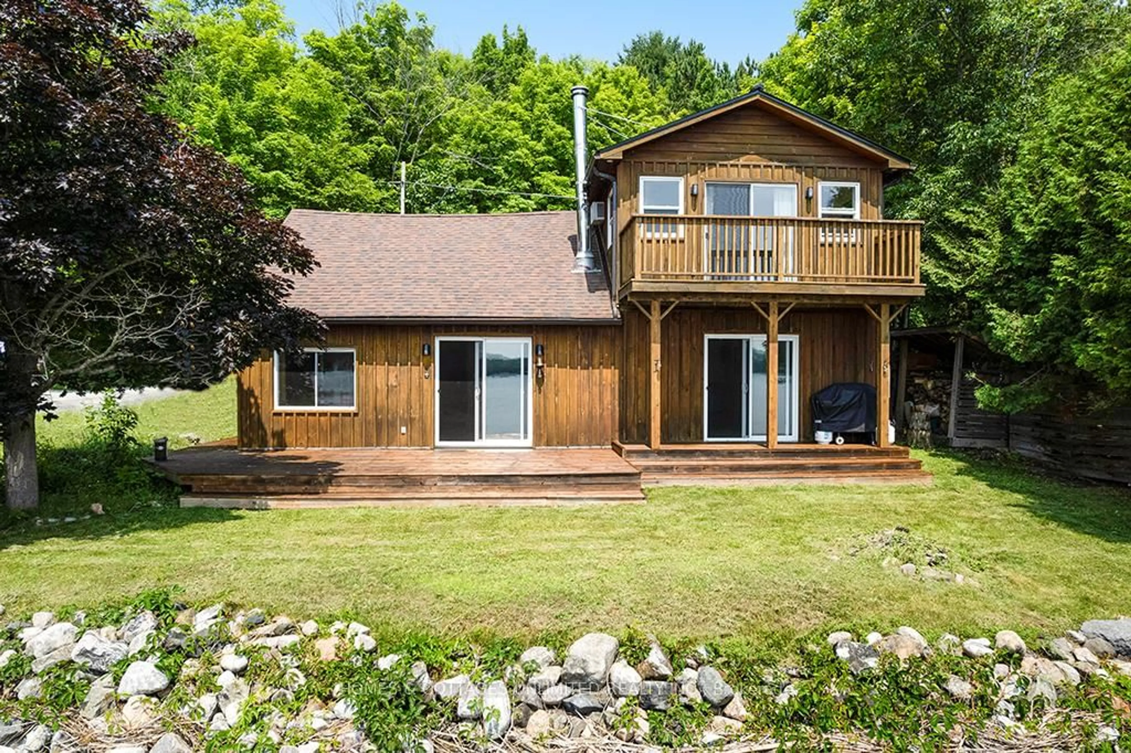 Home with vinyl exterior material, water/lake/river/ocean view for 185 Maple Hollow Dr, Mcdonalds Corners Ontario K0G 1M0