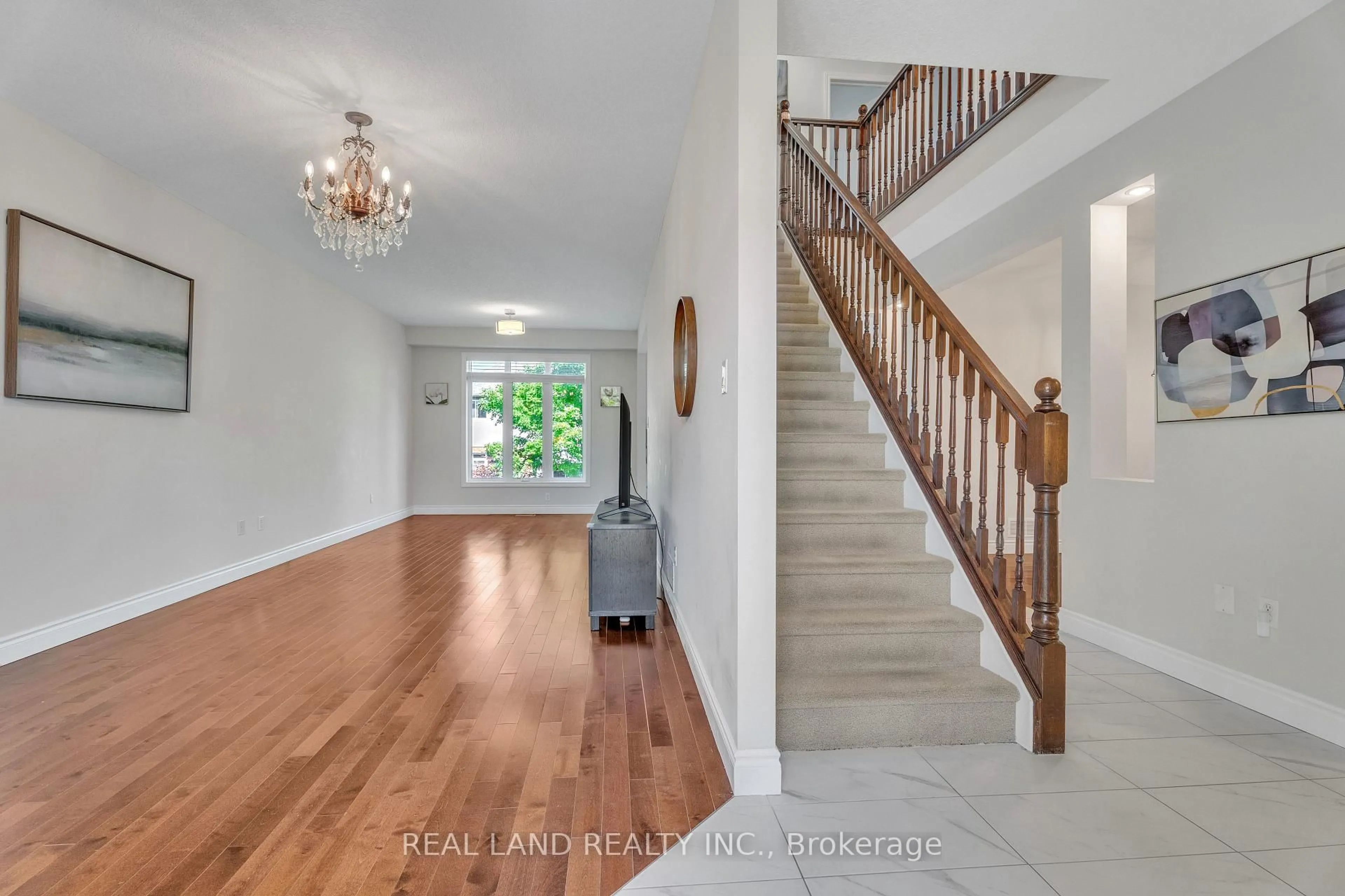 Indoor entryway for 364 SKYLINE Ave #14, London North Ontario N5X 0B4