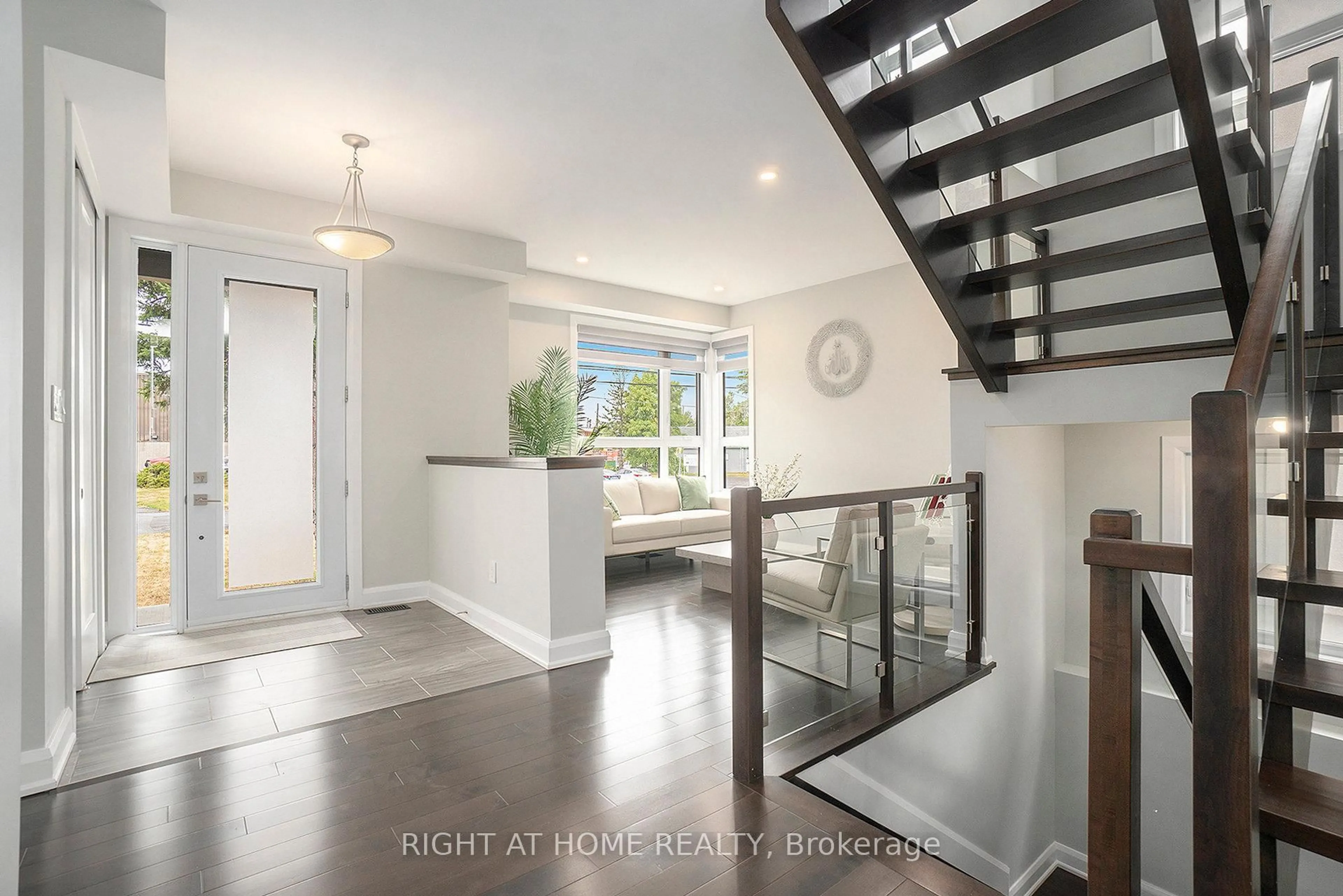 Unknown for 17 Rideau Heights Dr, Ottawa Ontario K2E 7A7